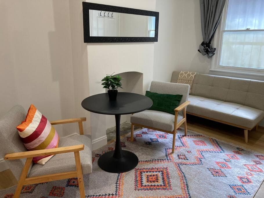 Bright Spacious Studio