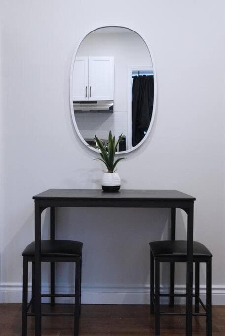 Modern 1BR in Wortley Village with Wi-Fi and Washer&Dryer