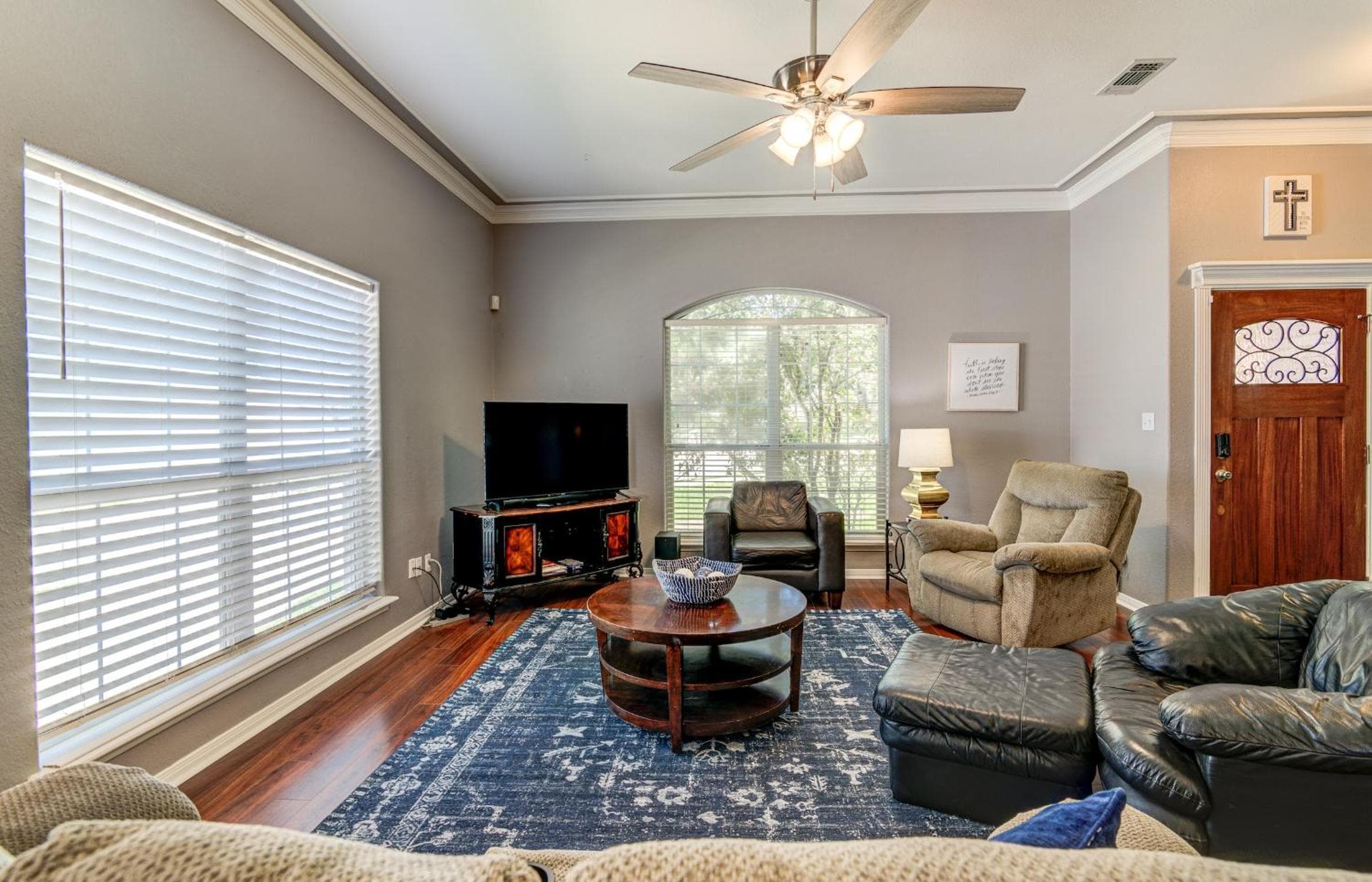 Spacious 3BR Retreat Close to Downtown & Outlets
