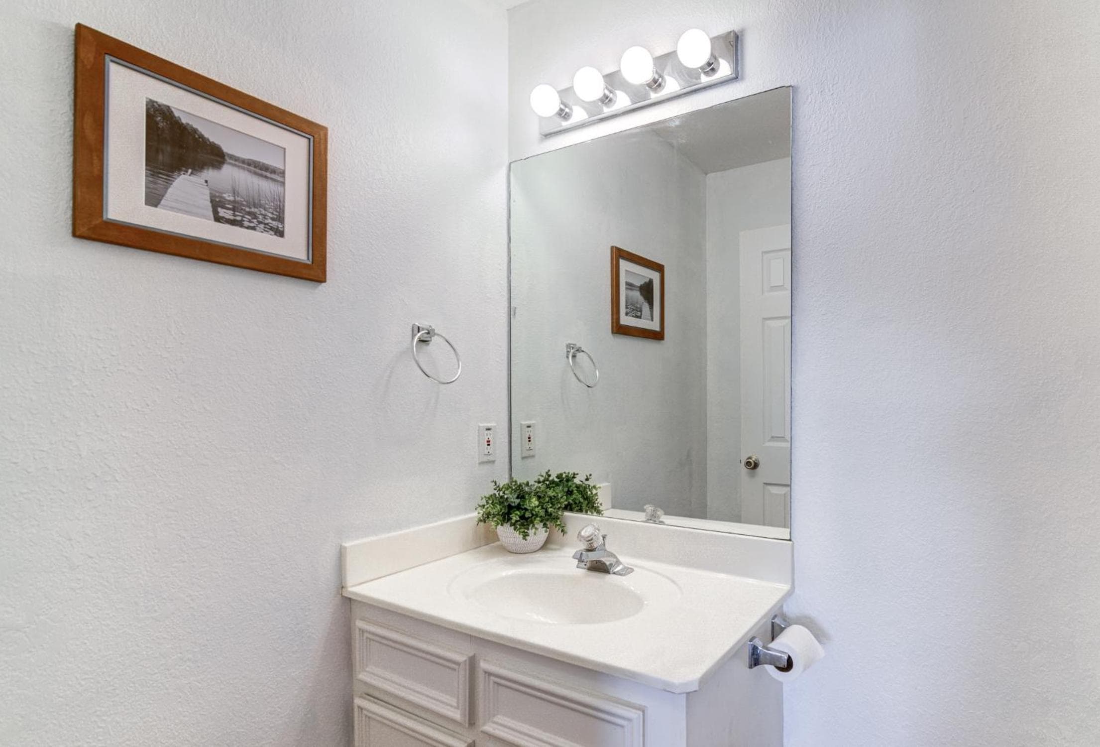 Spacious 3BR Retreat Close to Downtown & Outlets