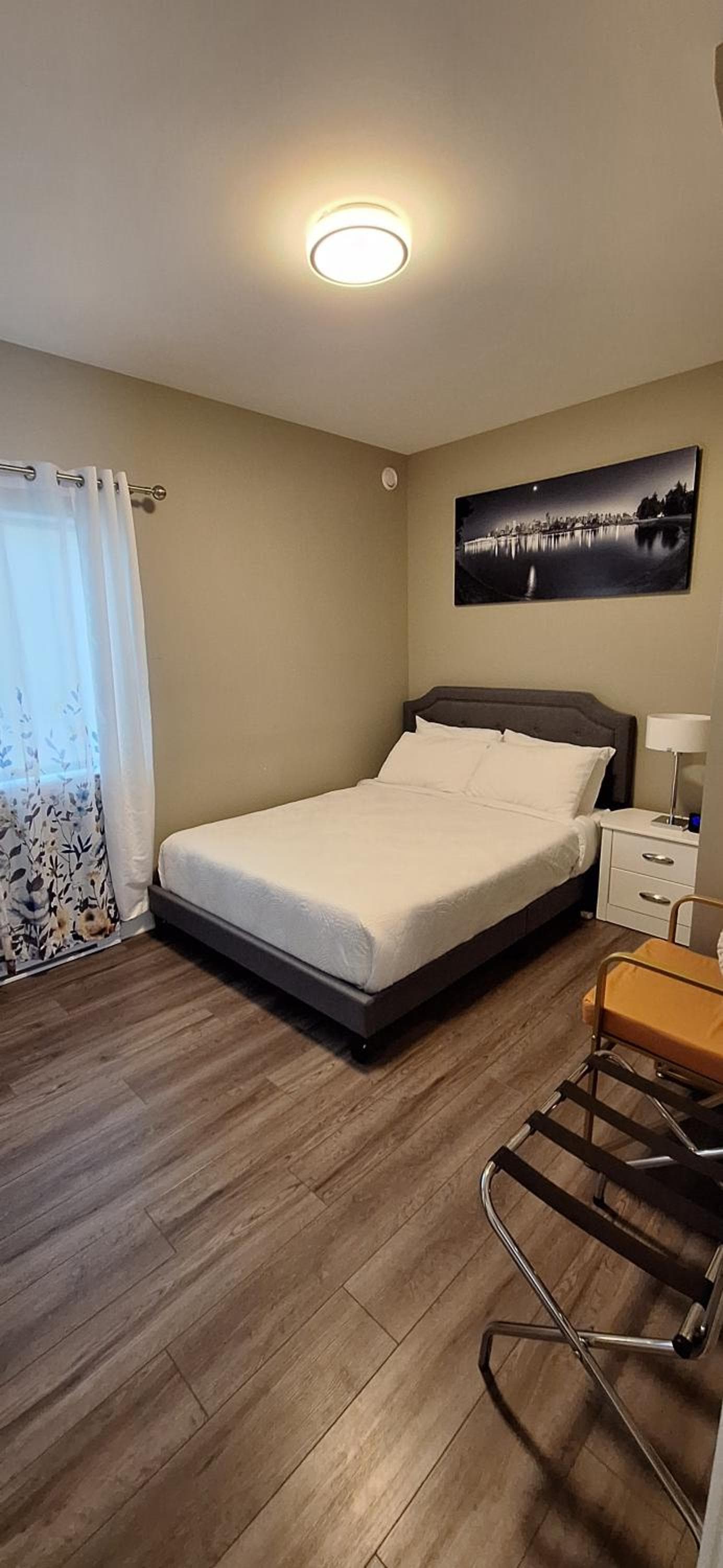 Two Bedroom Suite with AC, Sleeps 8! Complimentary Snacks & Drinks