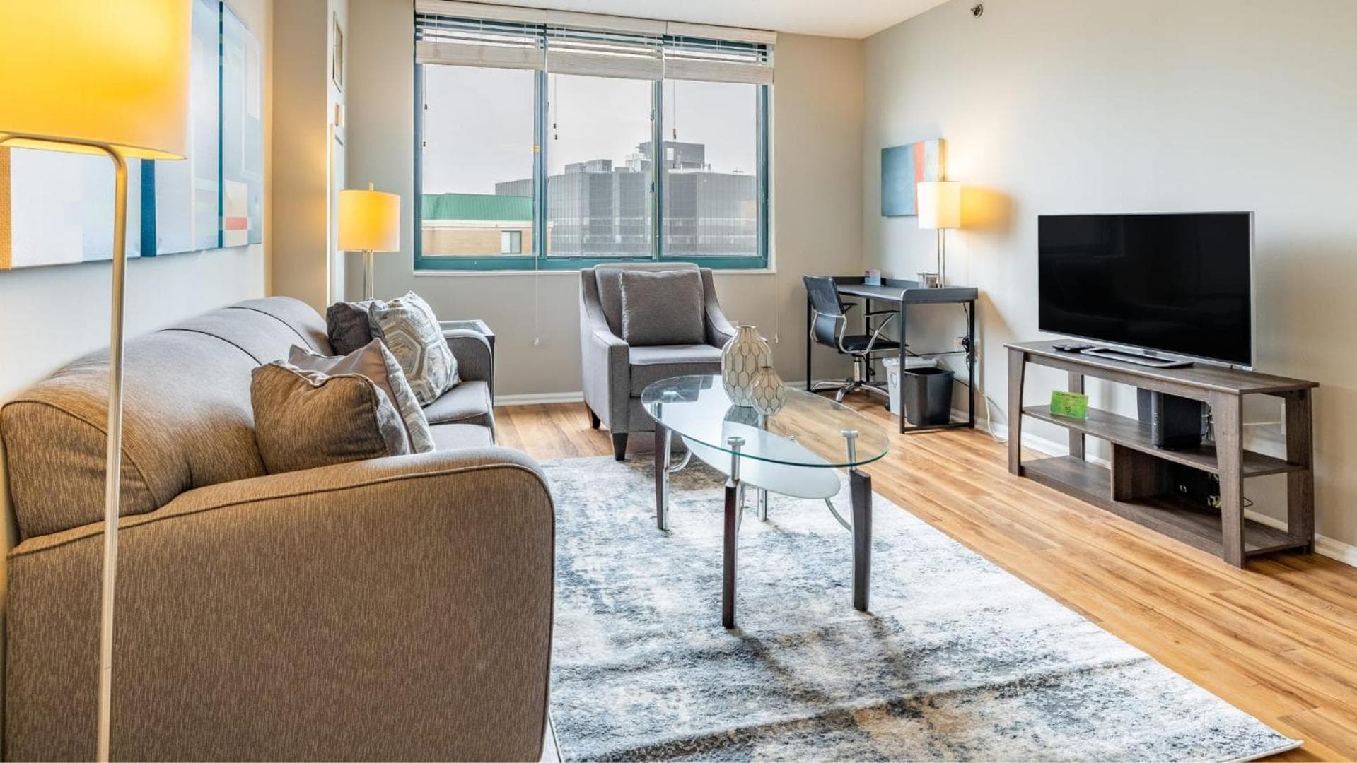 Luxury Apt Near Train Station - BSC-207L
