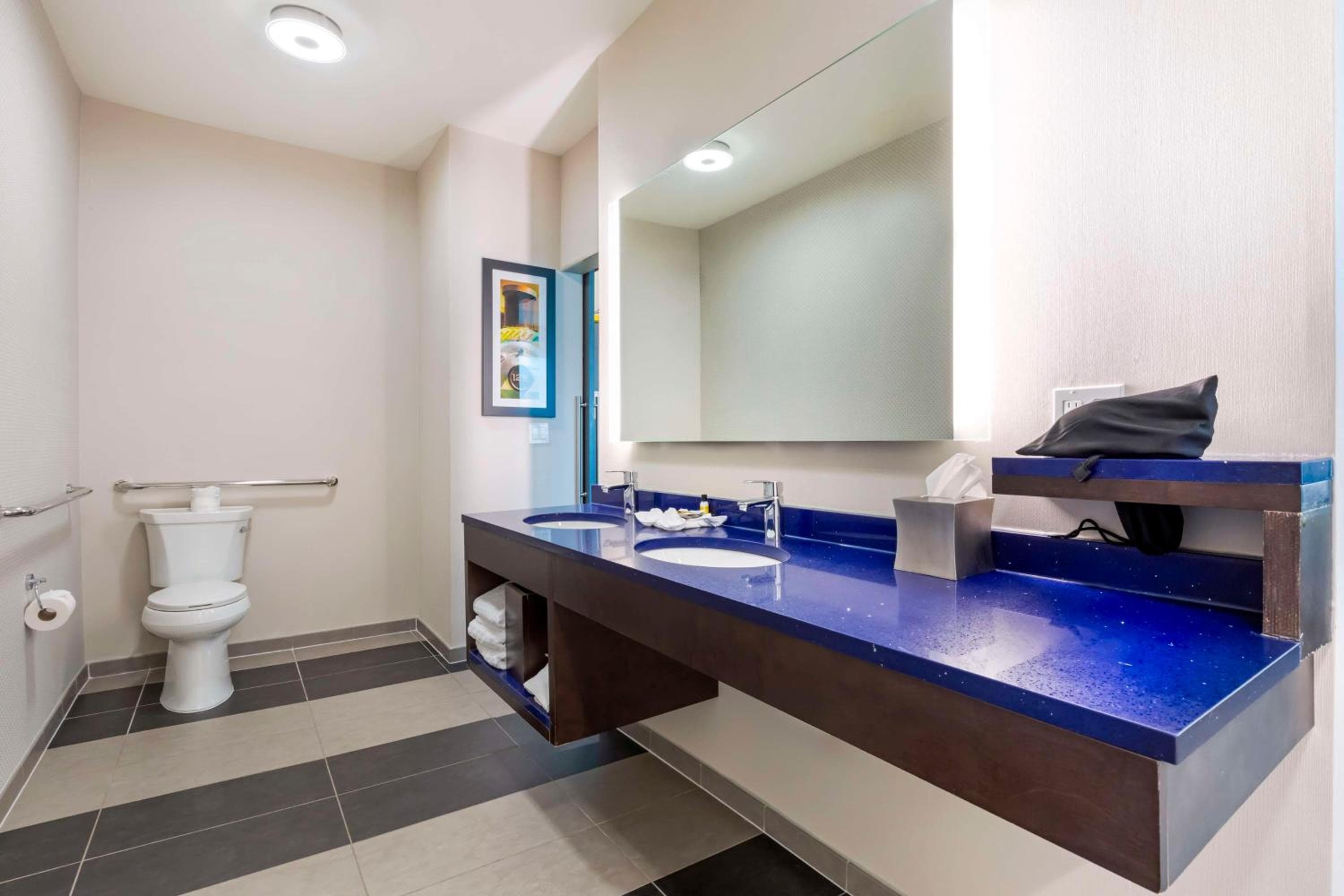 GLō Best Western Dallas South DeSoto