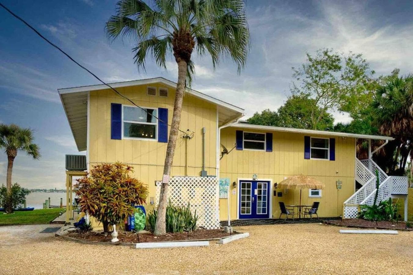 "Seaglass" Dazzles with Exceptional Bay Views&Pool