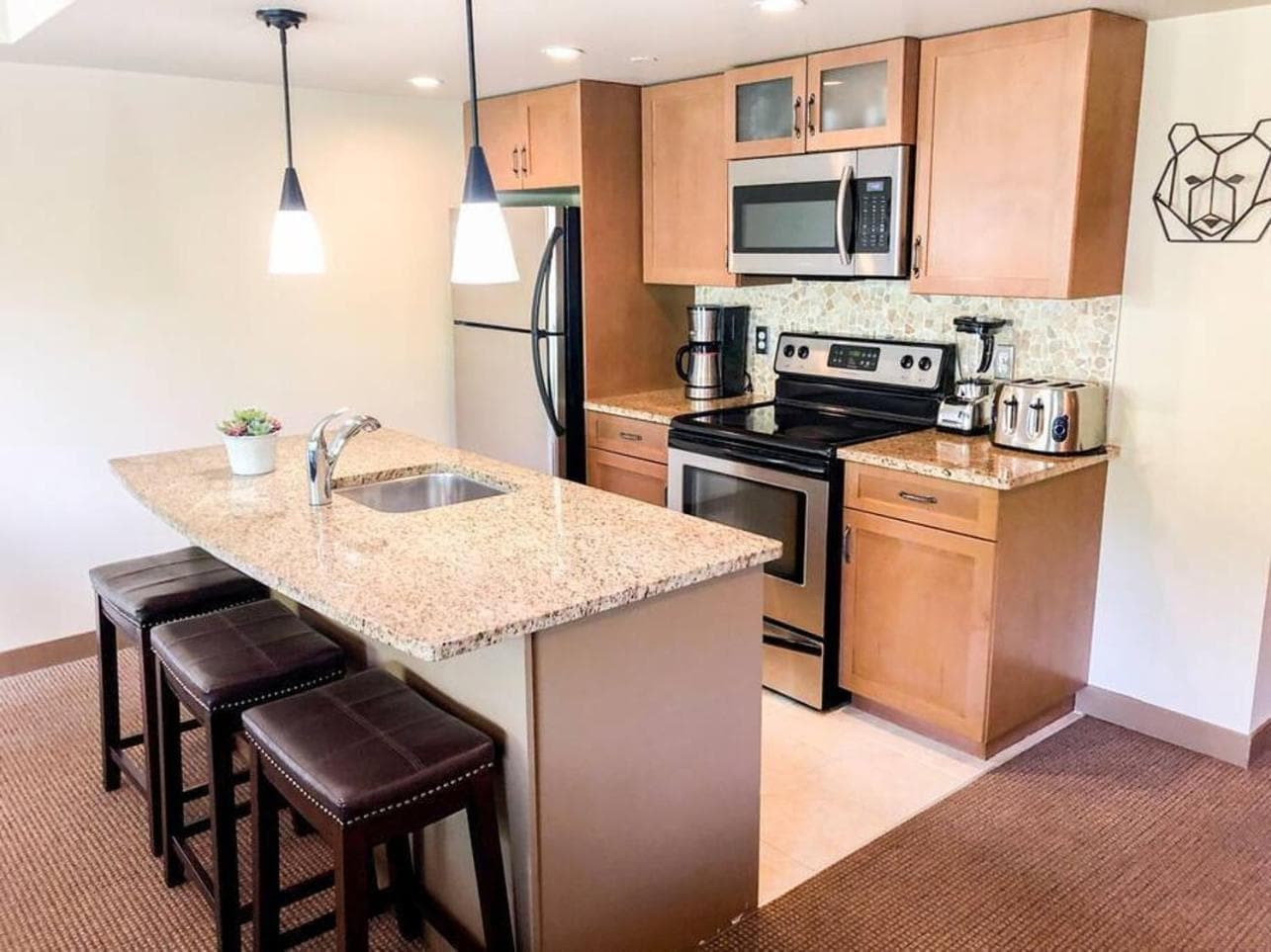 Hidden Gem 3BR King Beds-BBQ-Hot Tub-Pets OK