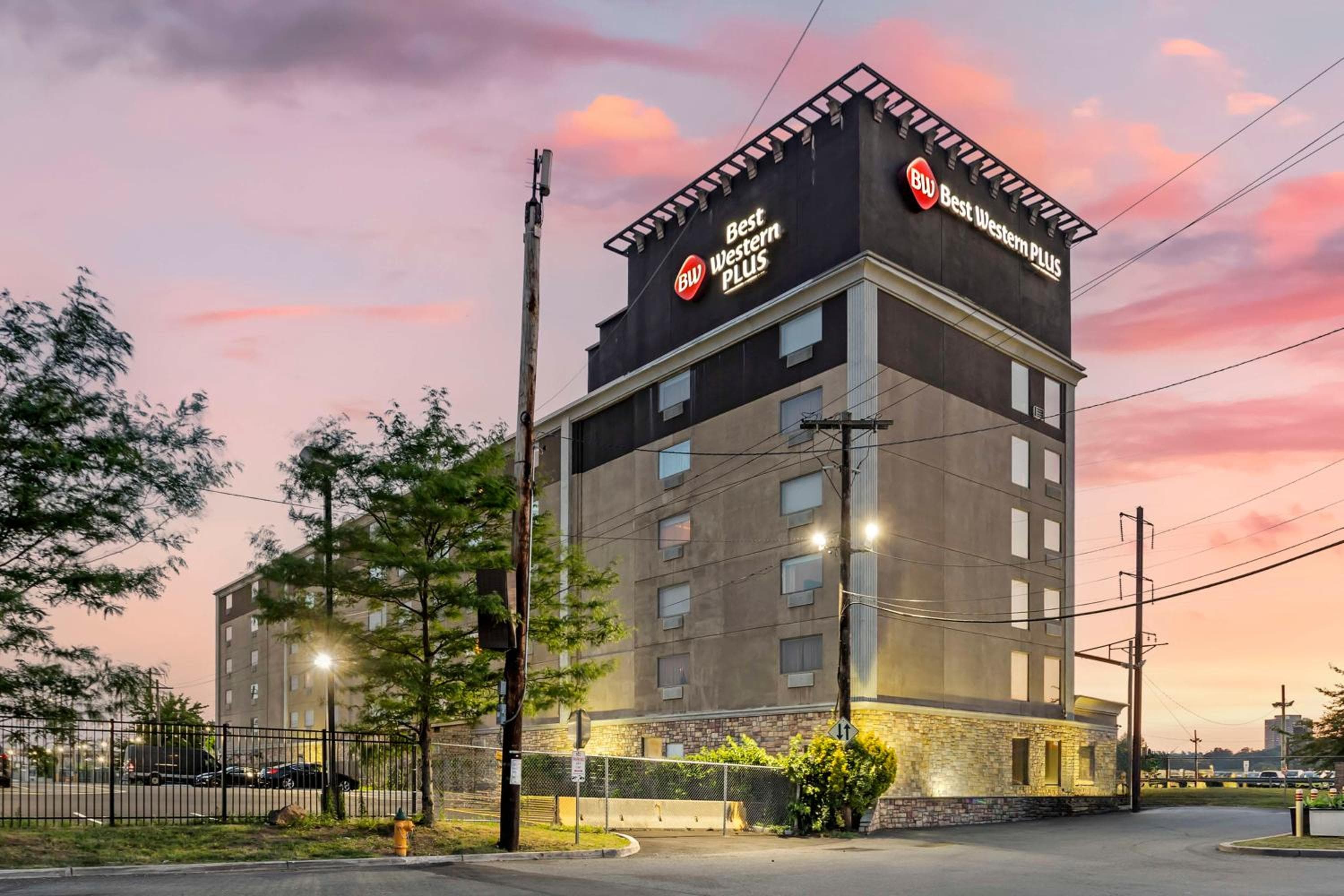 Aiden by Best Western Newark Airport