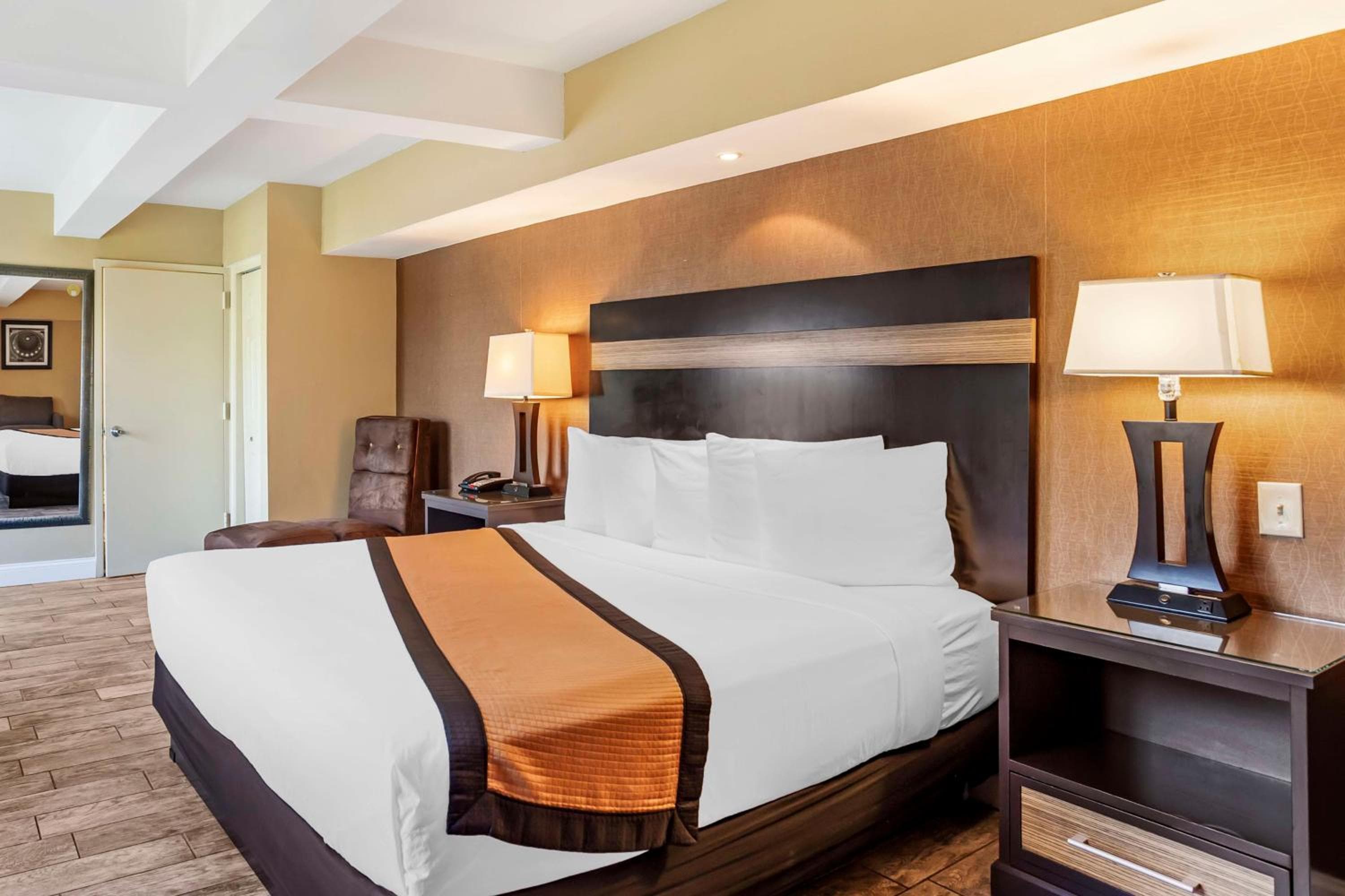 Aiden by Best Western Newark Airport
