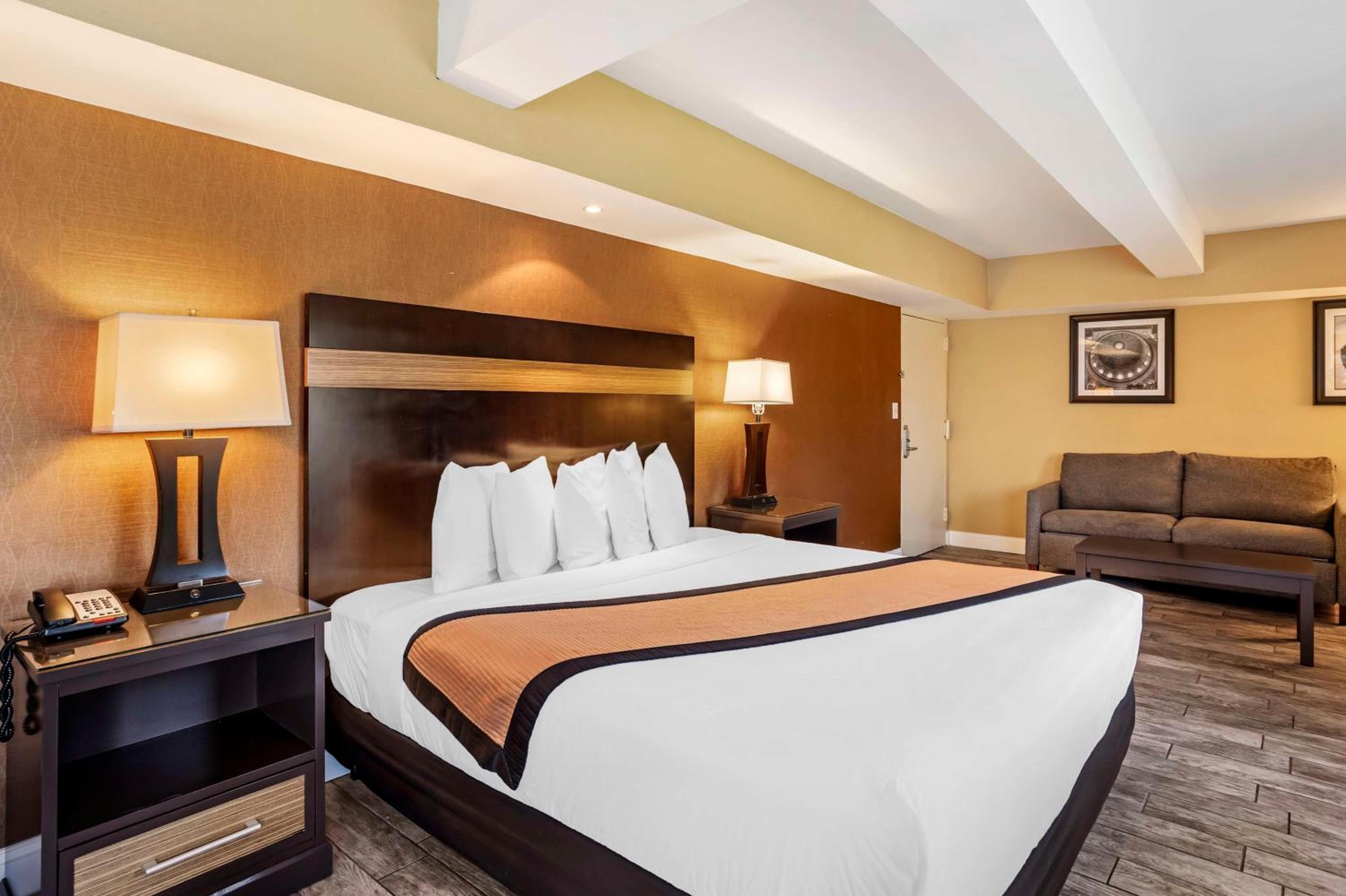 Aiden by Best Western Newark Airport