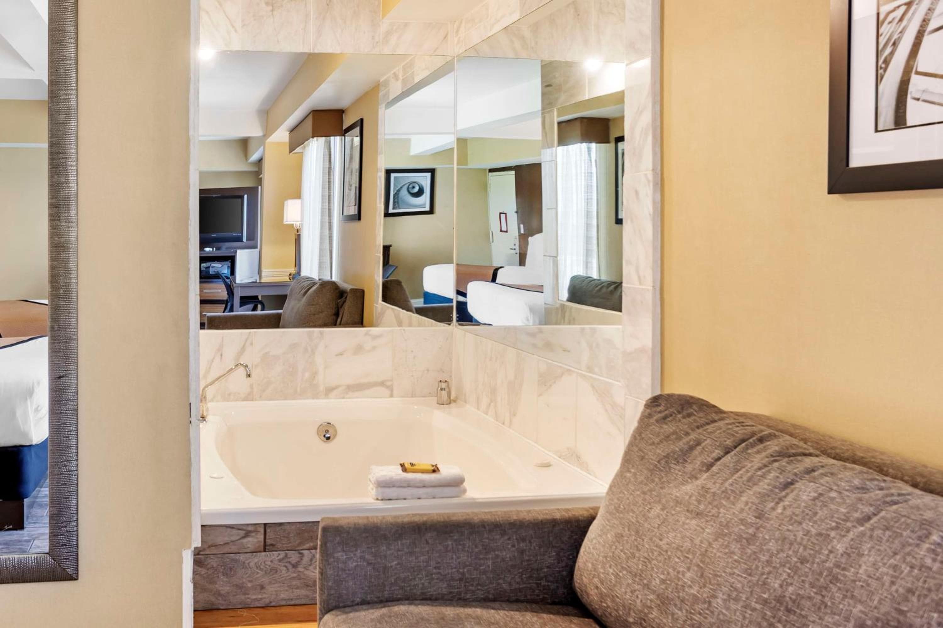 Aiden by Best Western Newark Airport