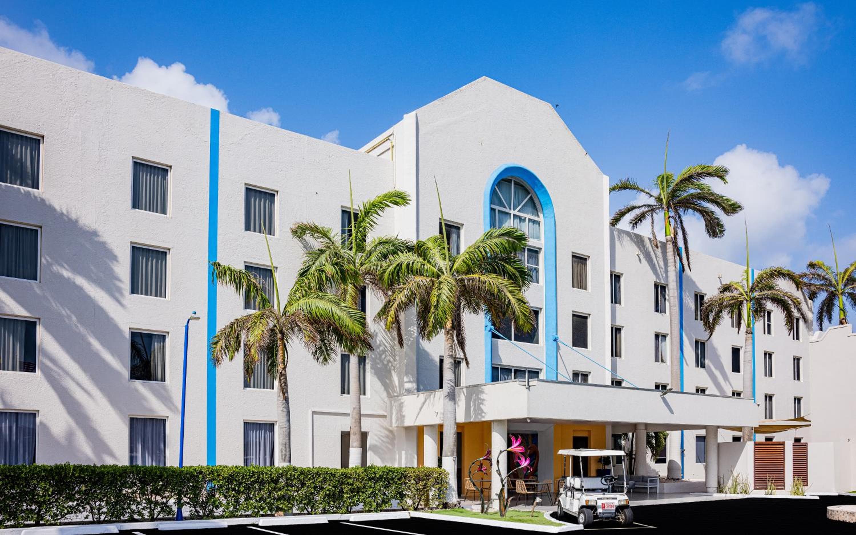TRYP by Wyndham Aruba Adults Only Hotel