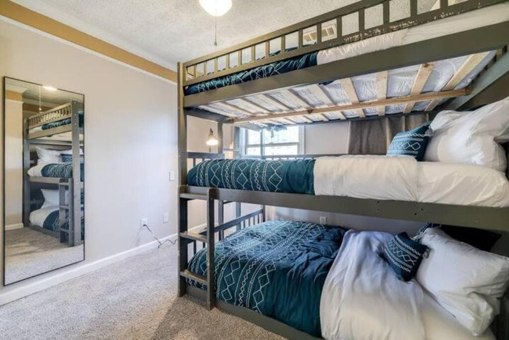 Spacious House Near Savannah Airport - 5 BR