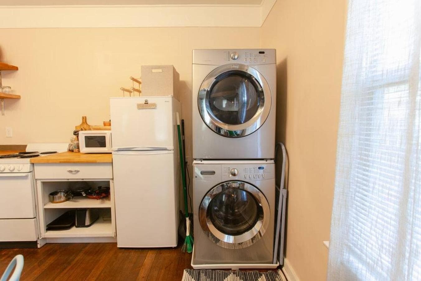 Classic & Cozy Apartments - Parking & Close to DW