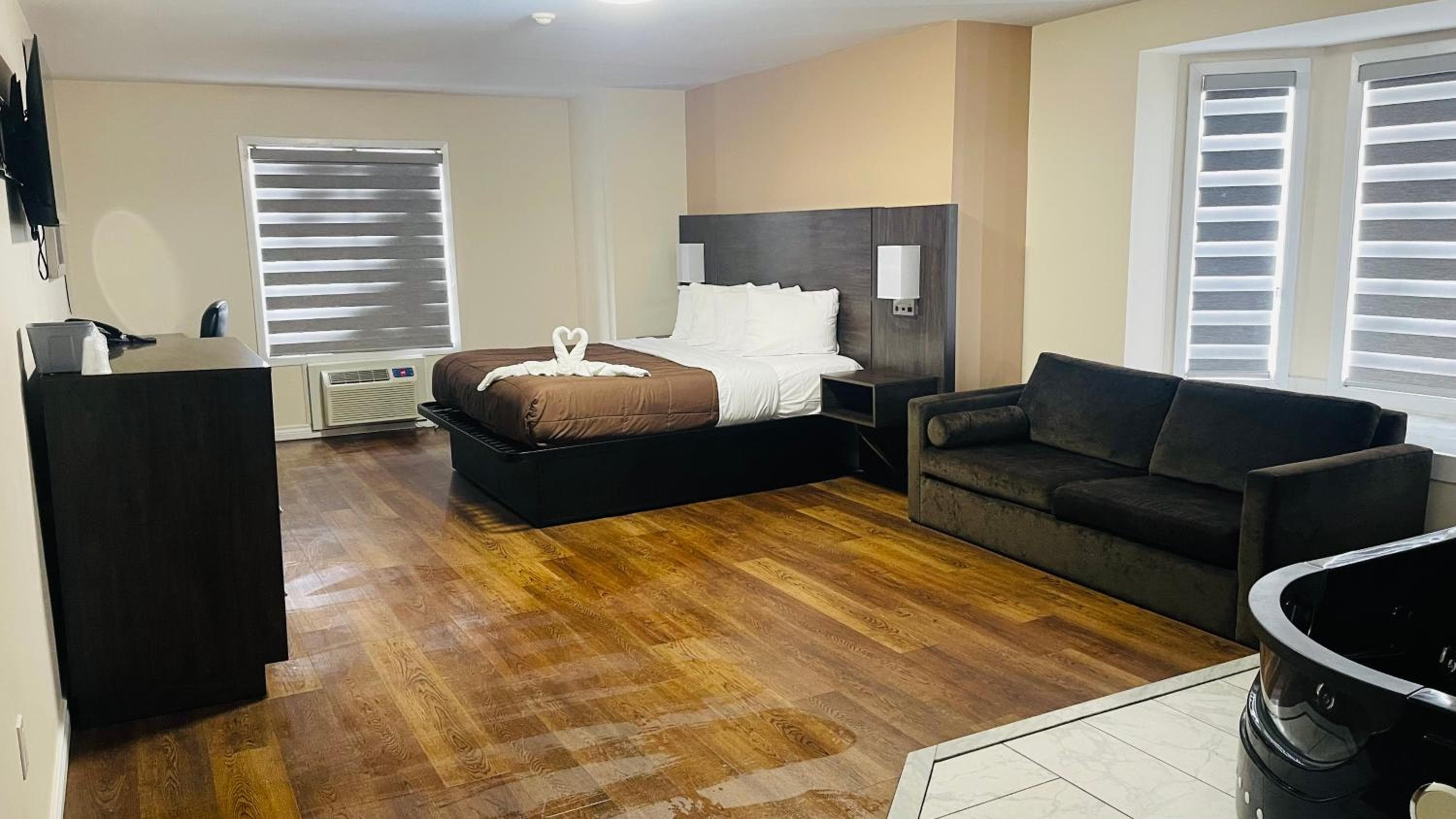 Falls Lodge & Suites