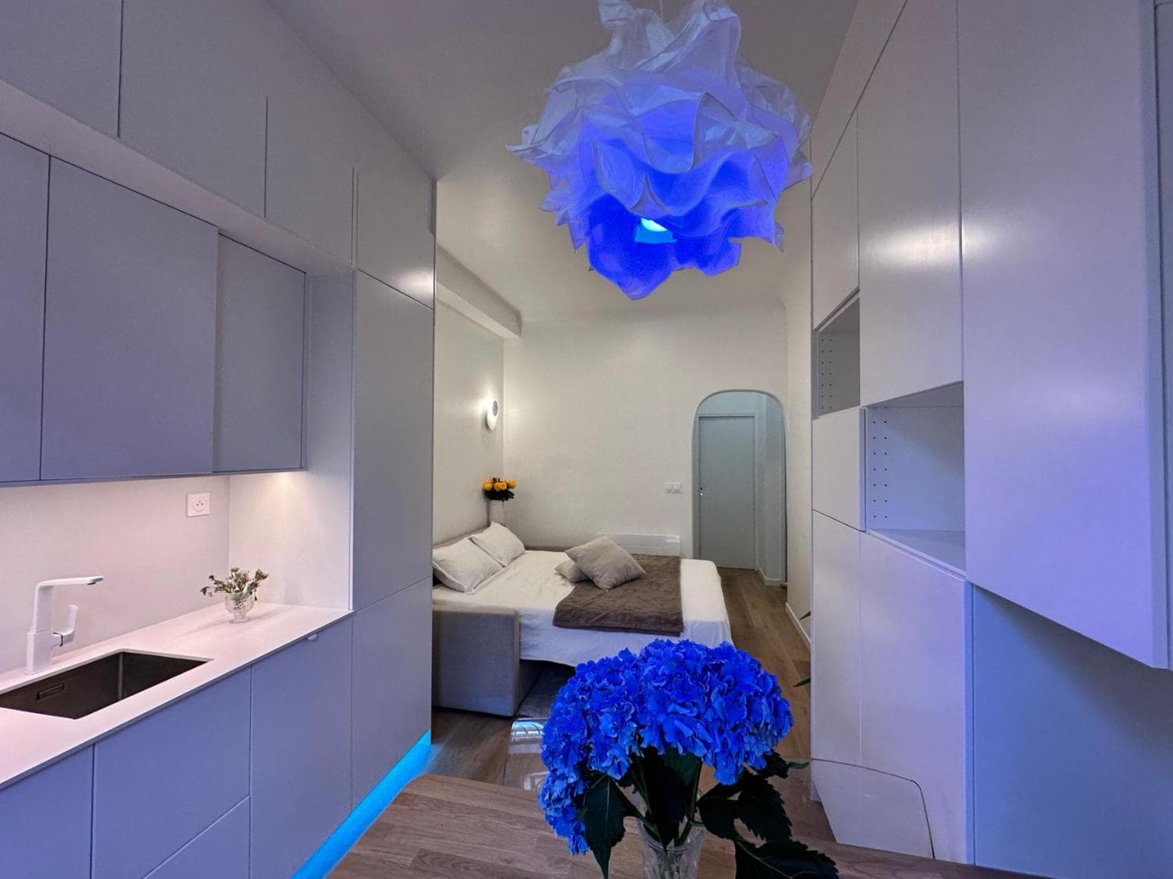 APT White Pearl - Metro Paris