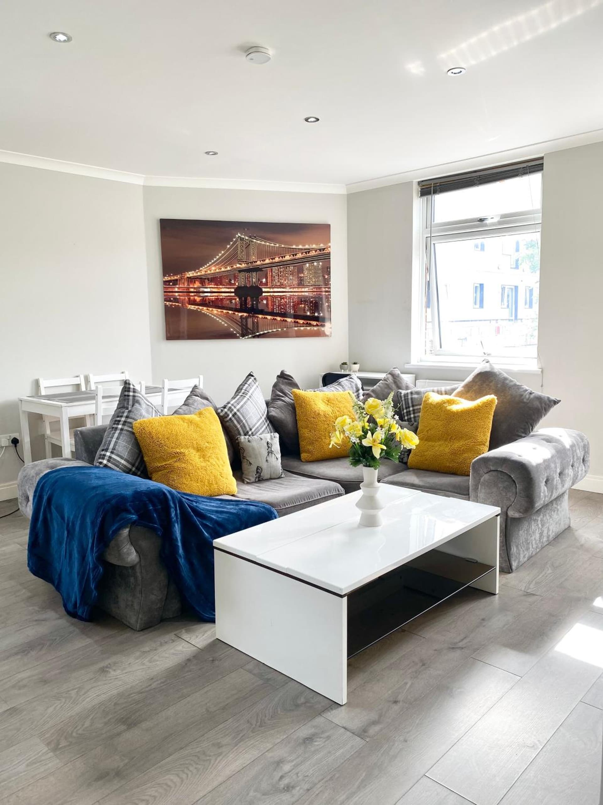 Stunning apartment in Slough FREE Parking near Heathrow, Legoland & Windsor Castle