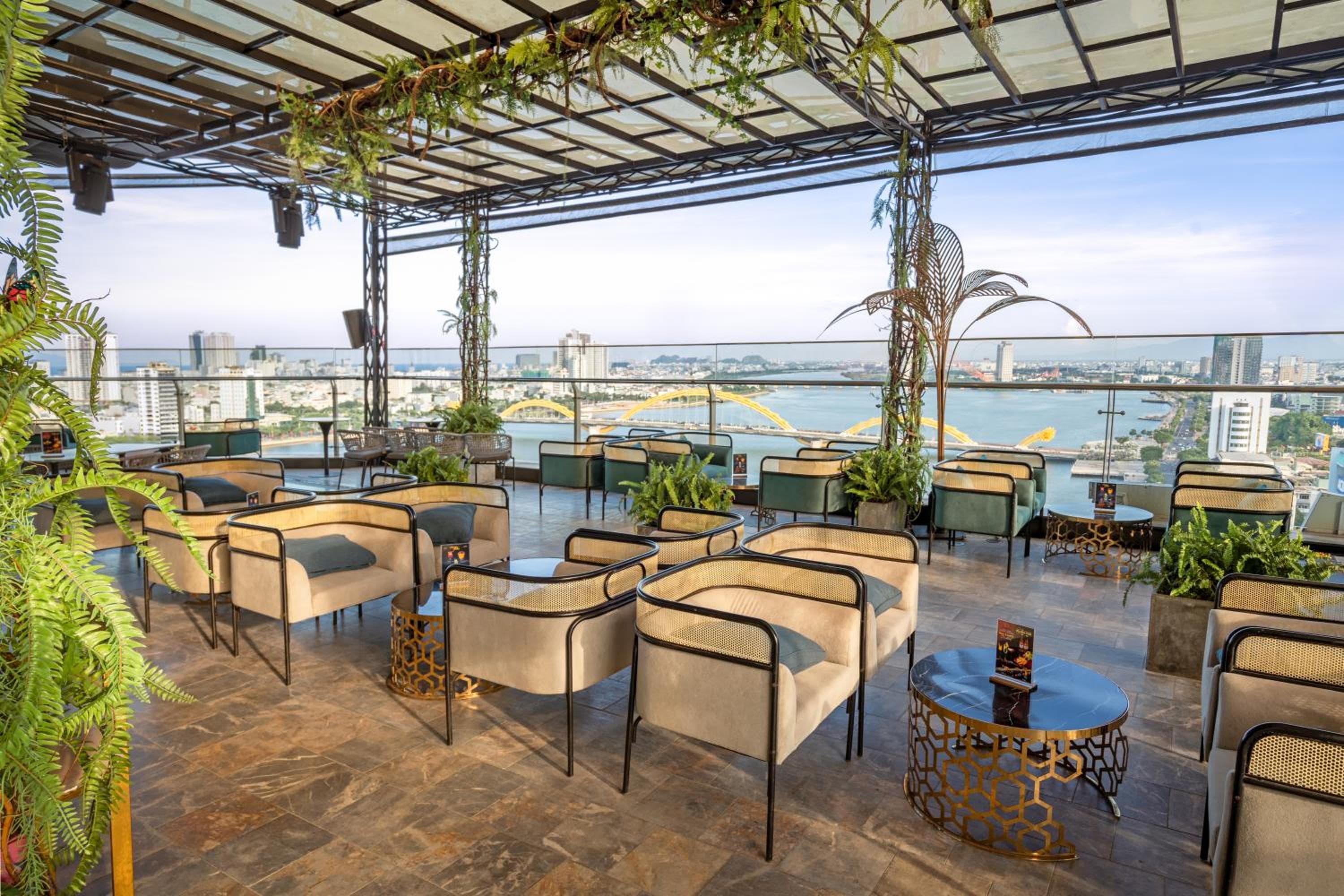 HAIAN Riverfront Hotel Da Nang