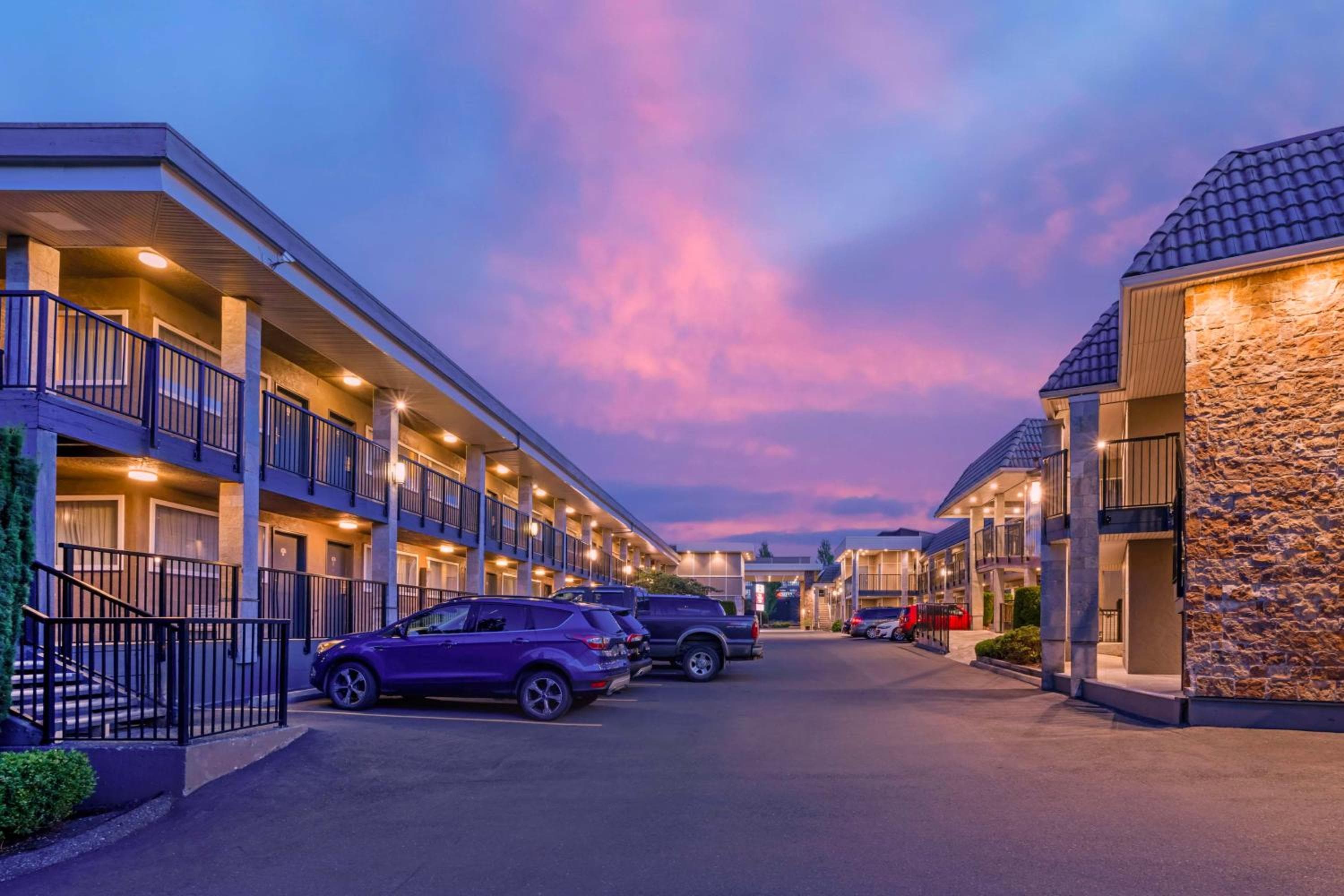 Best Western PLUS Burnaby Hotel