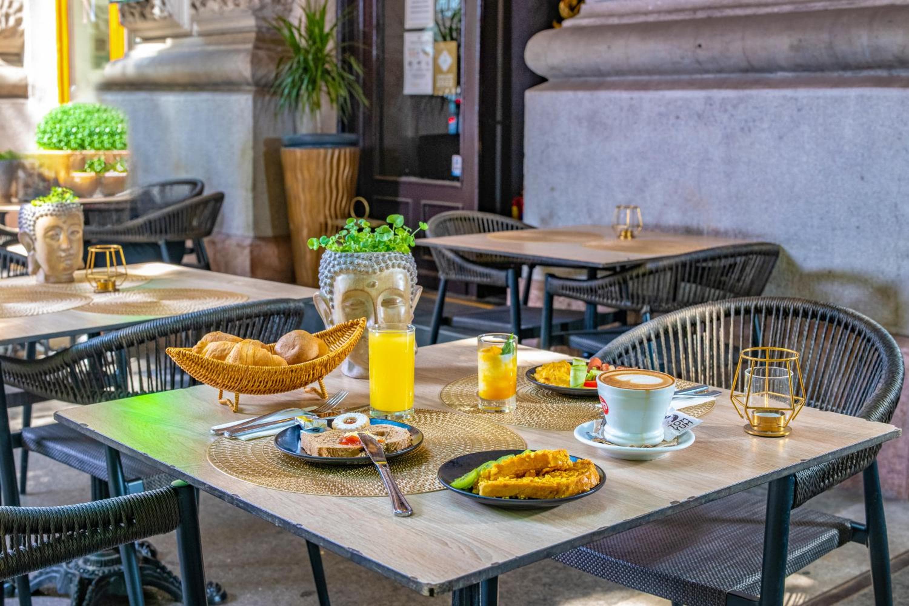 Andrassy Thai Hotel