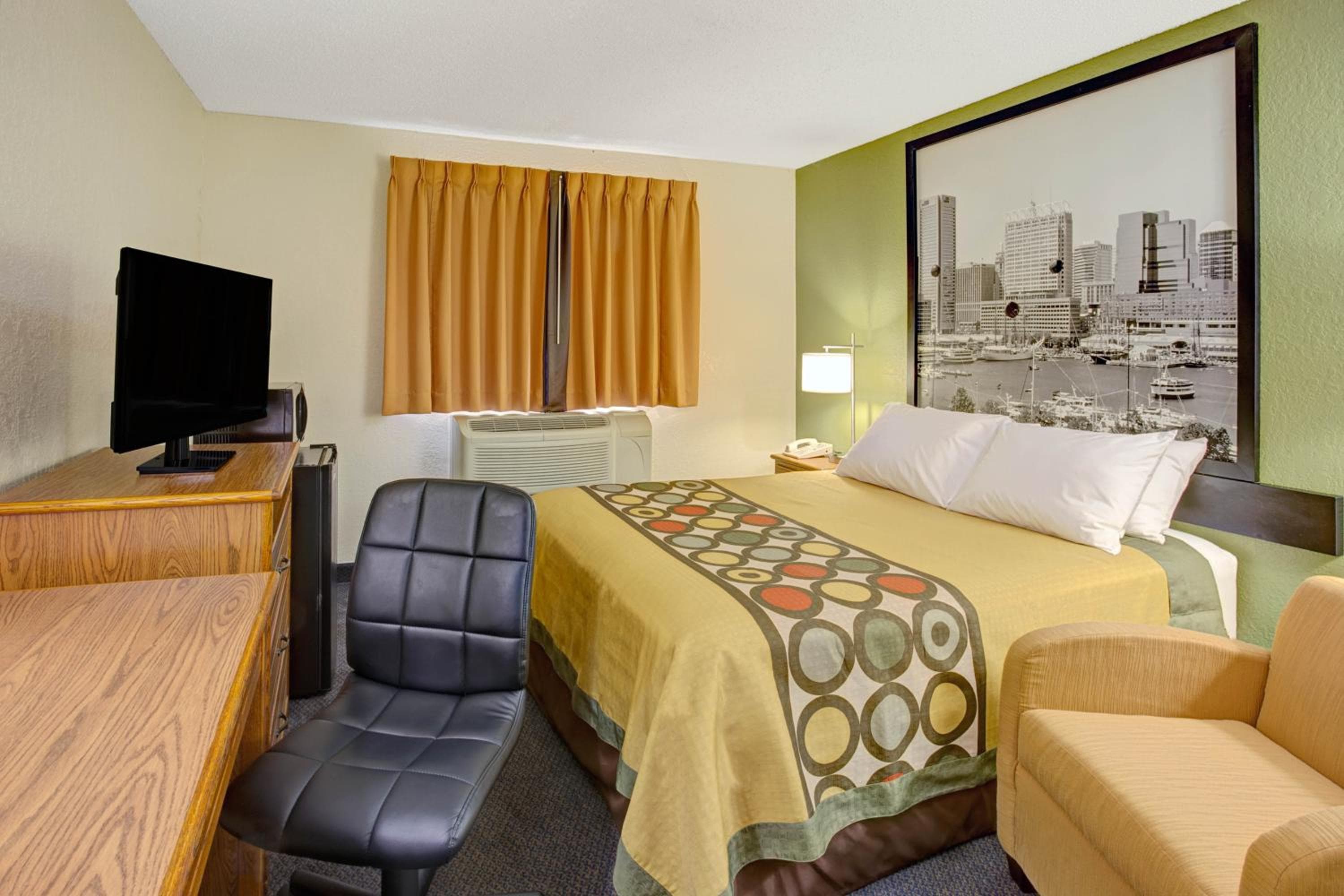 Super 8 by Wyndham College Park Wash DC Area