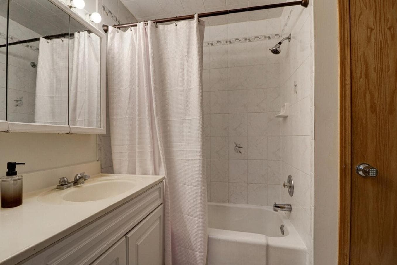 Getaway Near ORD With Great Local Amenities