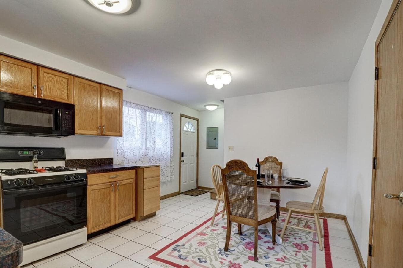 Getaway Near ORD With Great Local Amenities