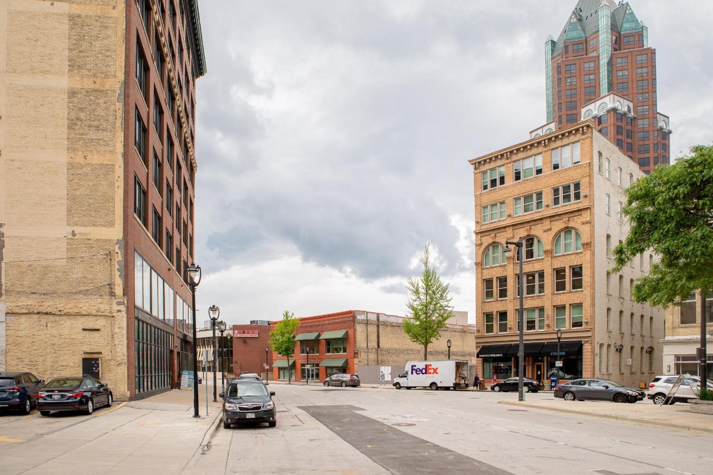 Flexhome Westown 1BR RS2 near Fiserv and Theater District