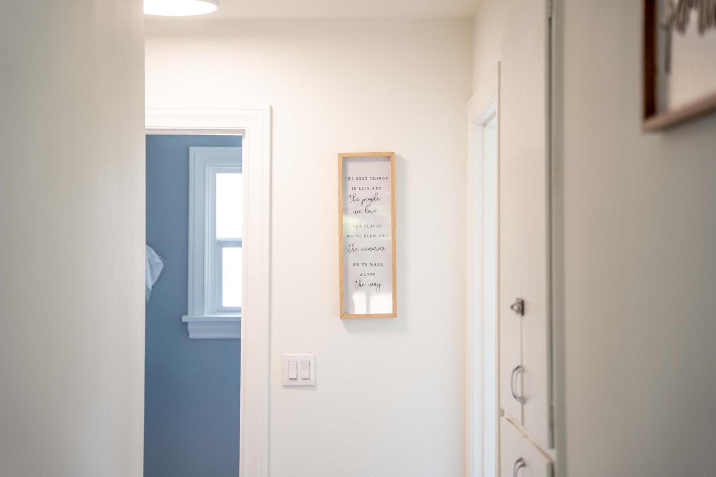 Spacious 5B2B home 5 min to airport with AC, Game Room, WiFi, Parking