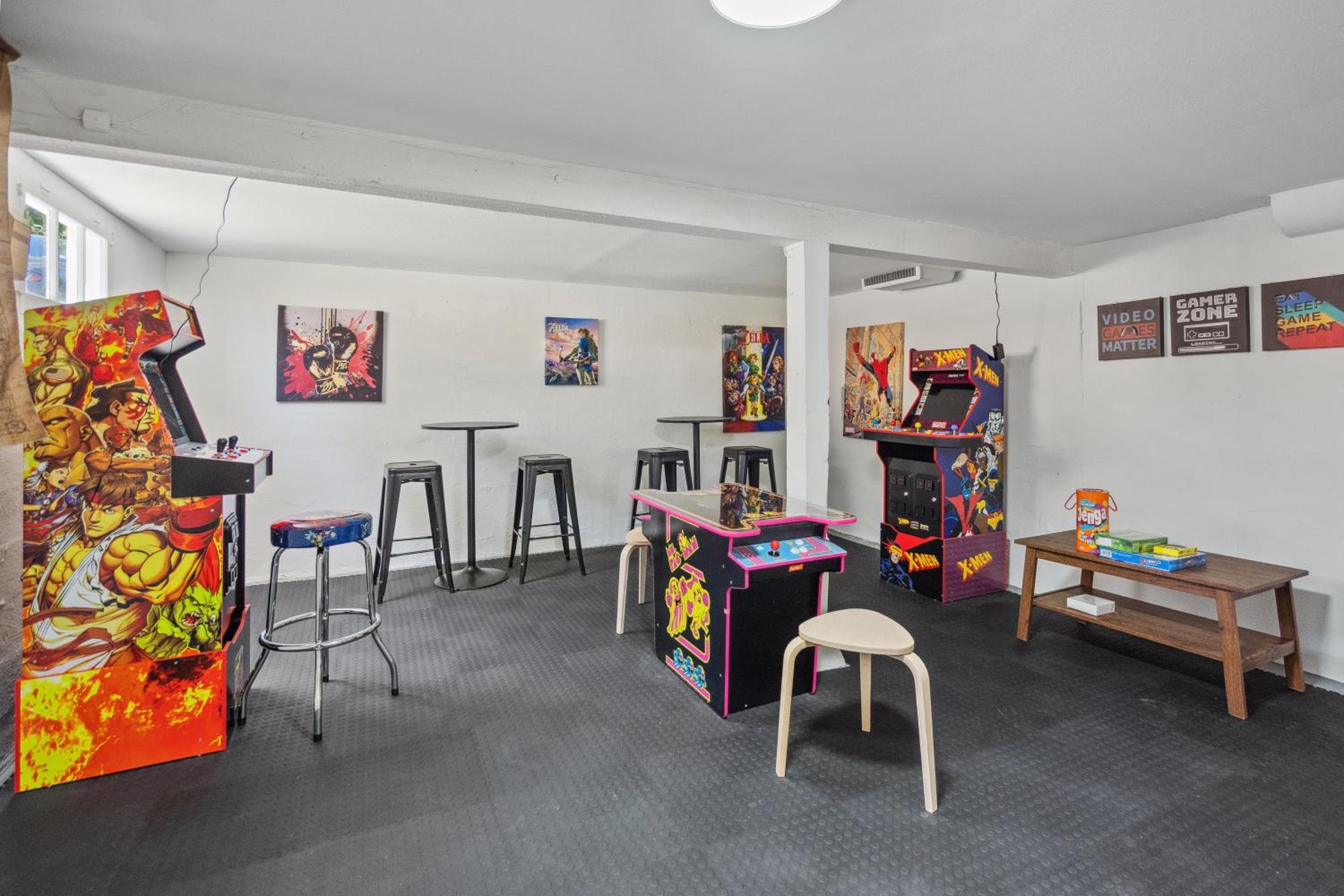 Spacious 5B2B home 5 min to airport with AC, Game Room, WiFi, Parking