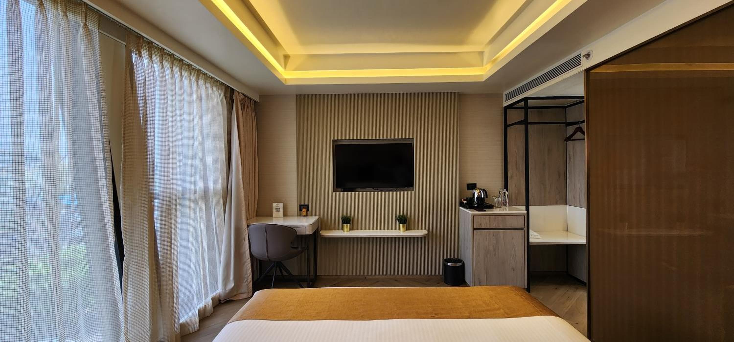 Dragonfly Hotel - The Art Hotel