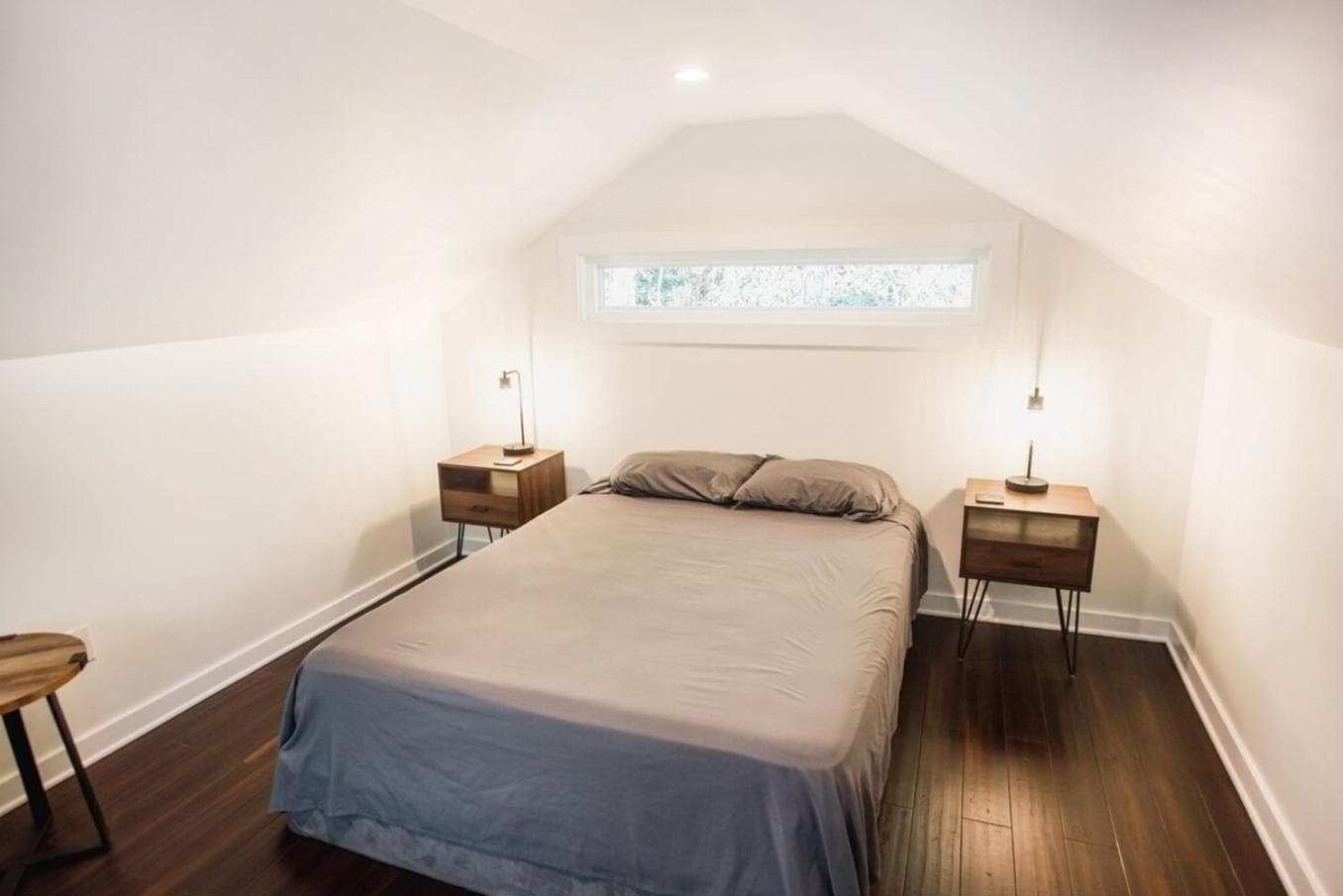 Olde Village Loft - Unique Park Circle Experience
