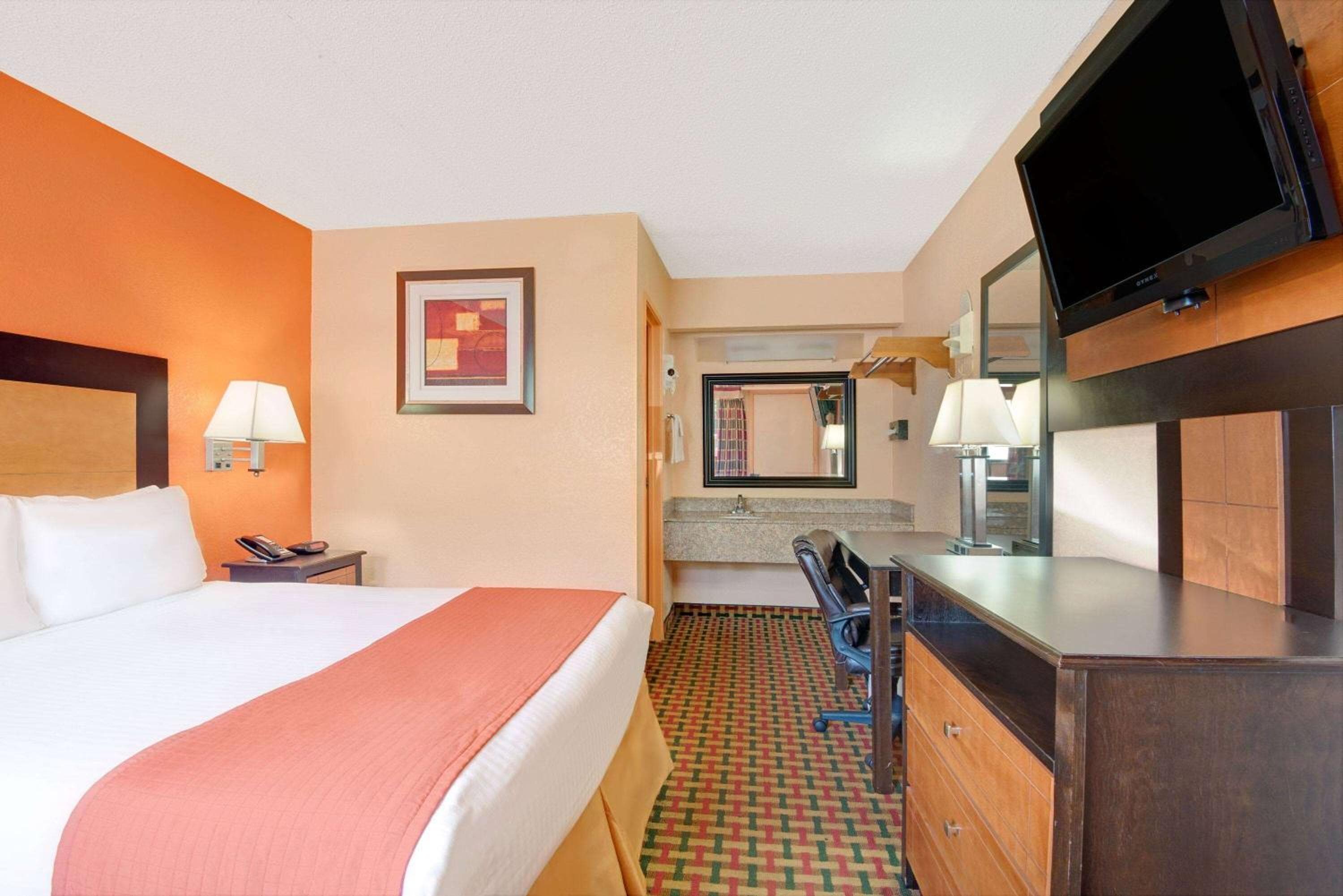 Days Inn by Wyndham Independence