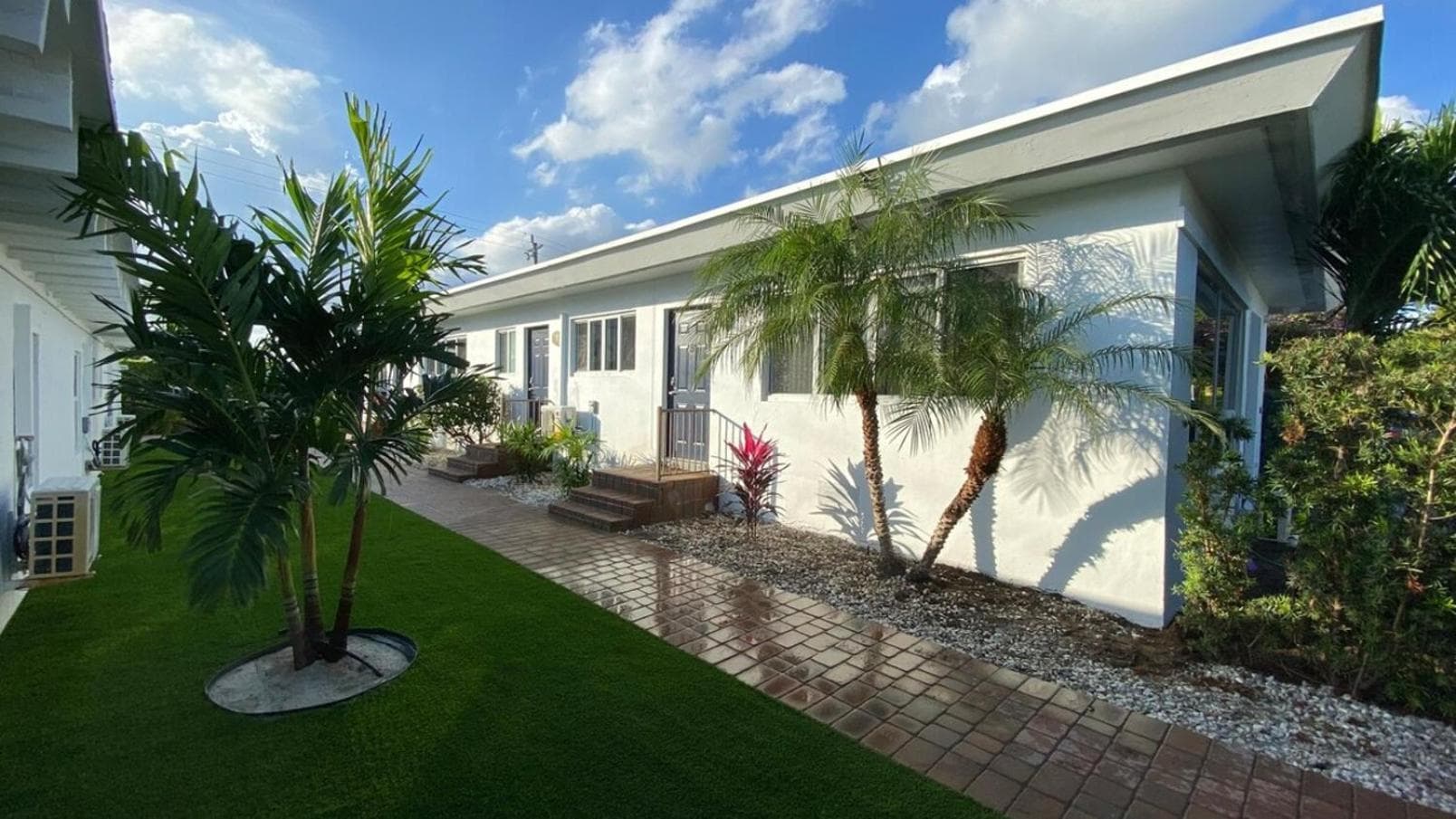 Few steps from the beach -Awesome 1br1ba