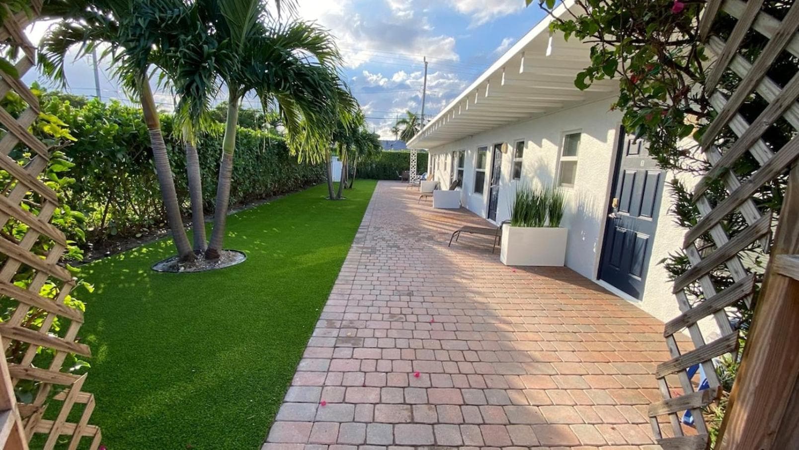 Few steps from the beach -Awesome 1br1ba