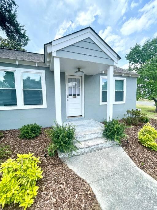 Updated, Fenced, Pet Friendly Downtown Cottage