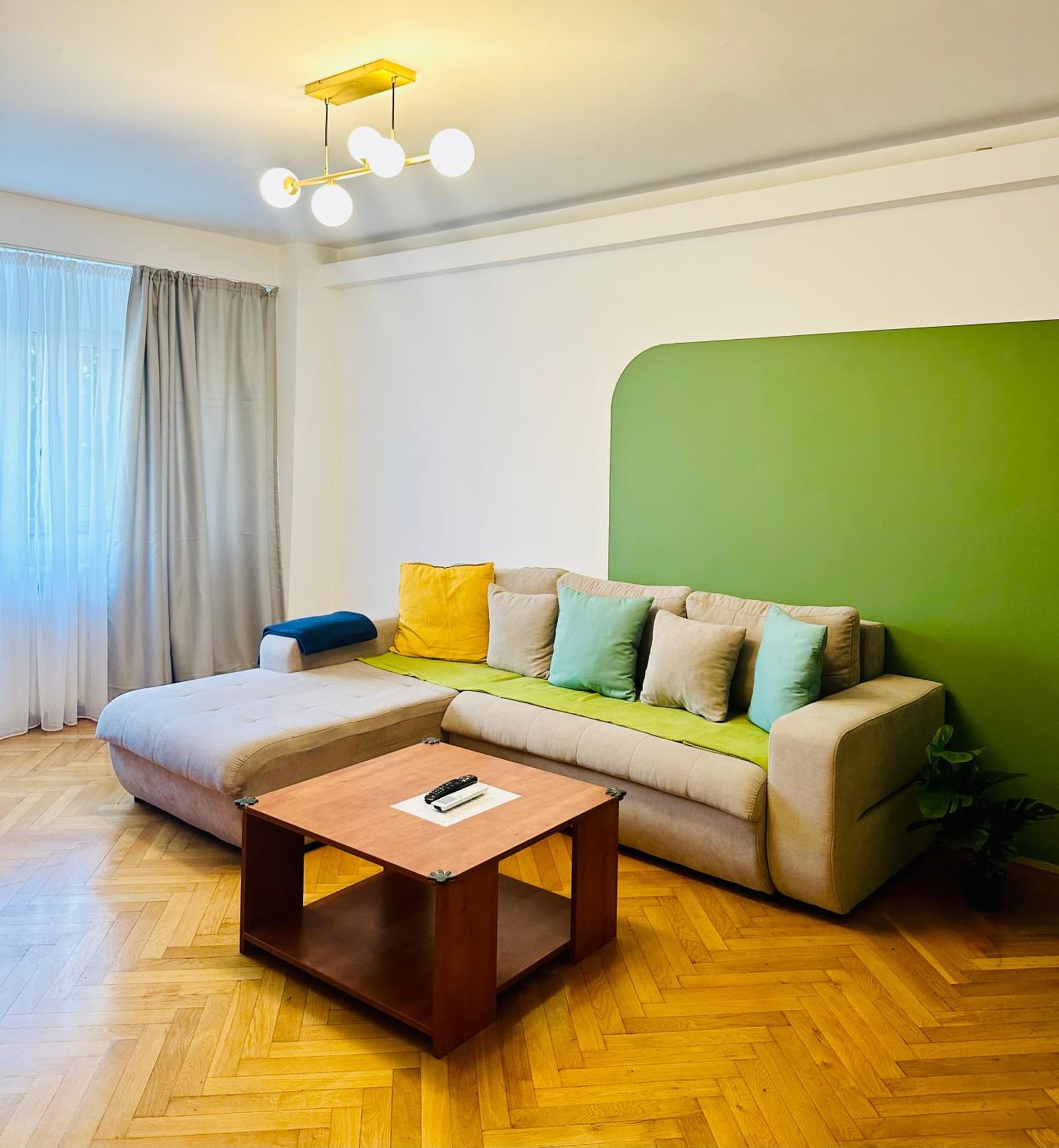 Elegant 2BR with Parking Parliament - Airy & Comfortable