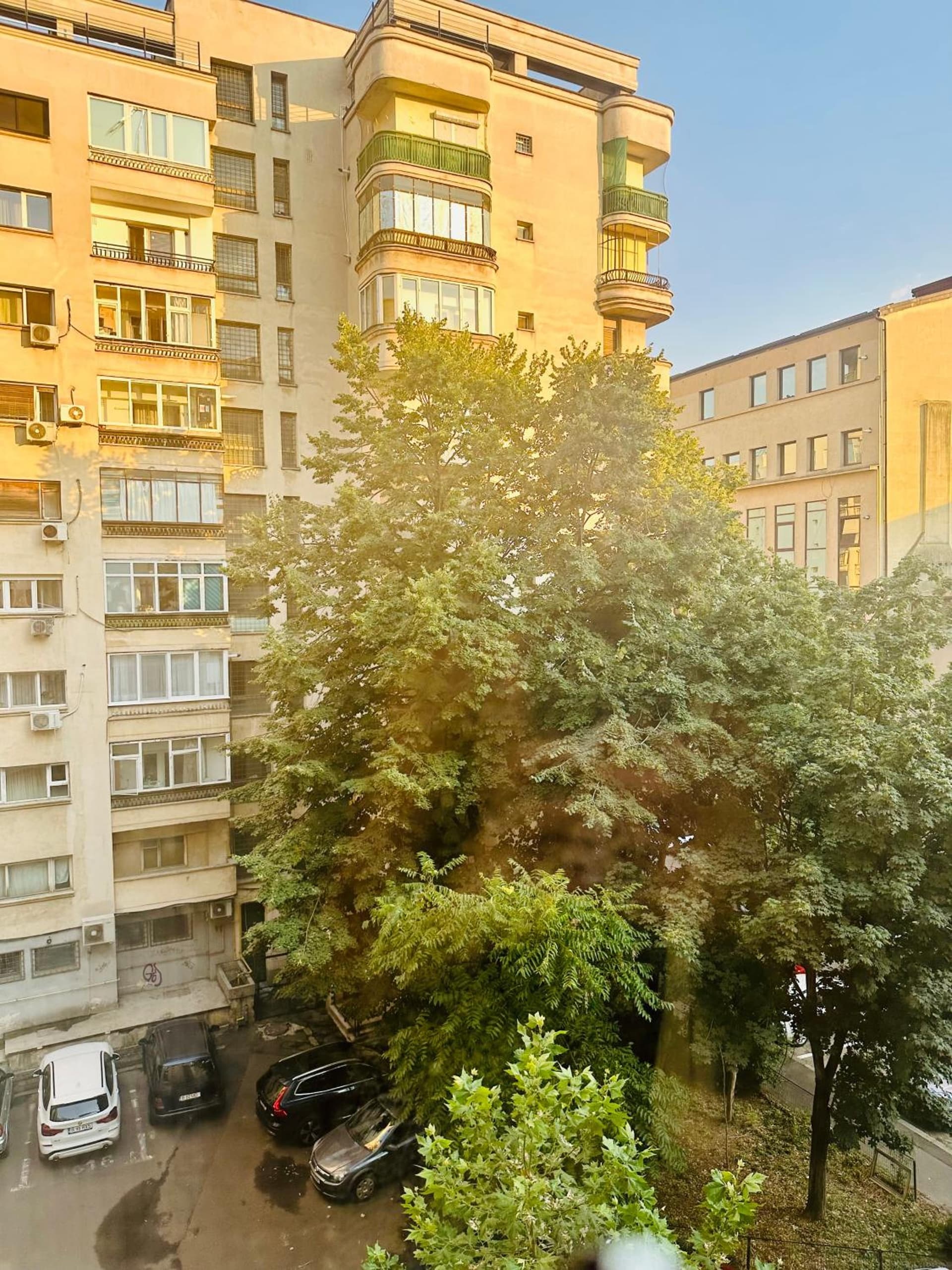 Elegant 2BR with Parking Parliament - Airy & Comfortable