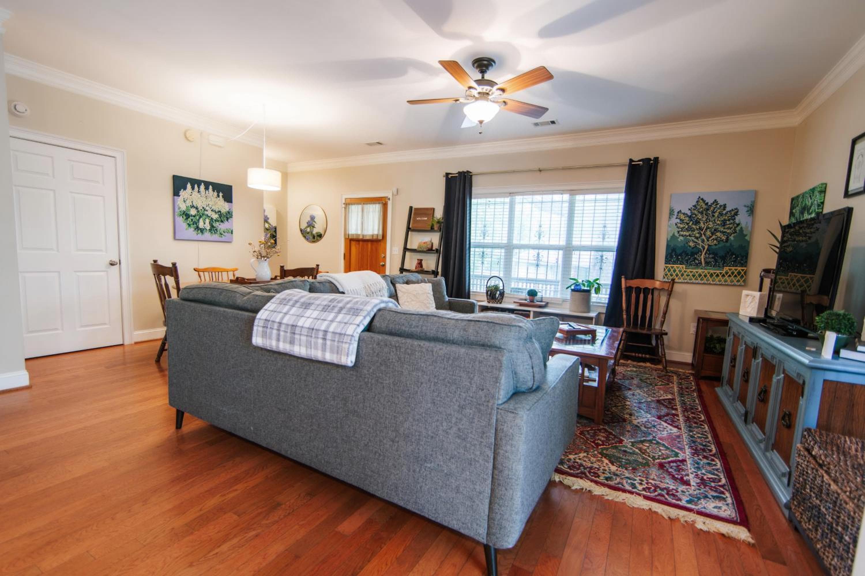 Cozy Cottage - Walk to Campus, Stadium, Downtown