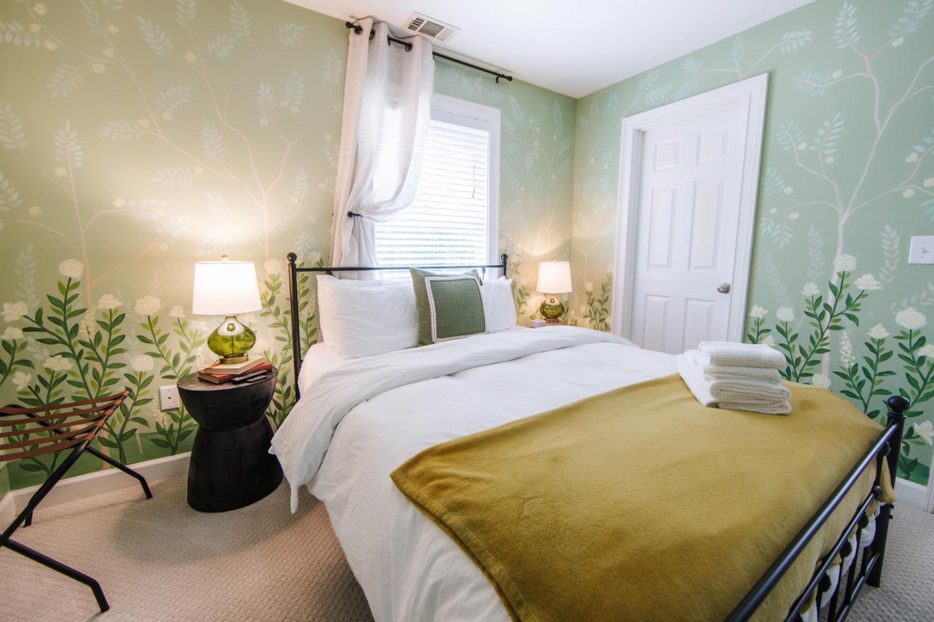 Cozy Cottage - Walk to Campus, Stadium, Downtown