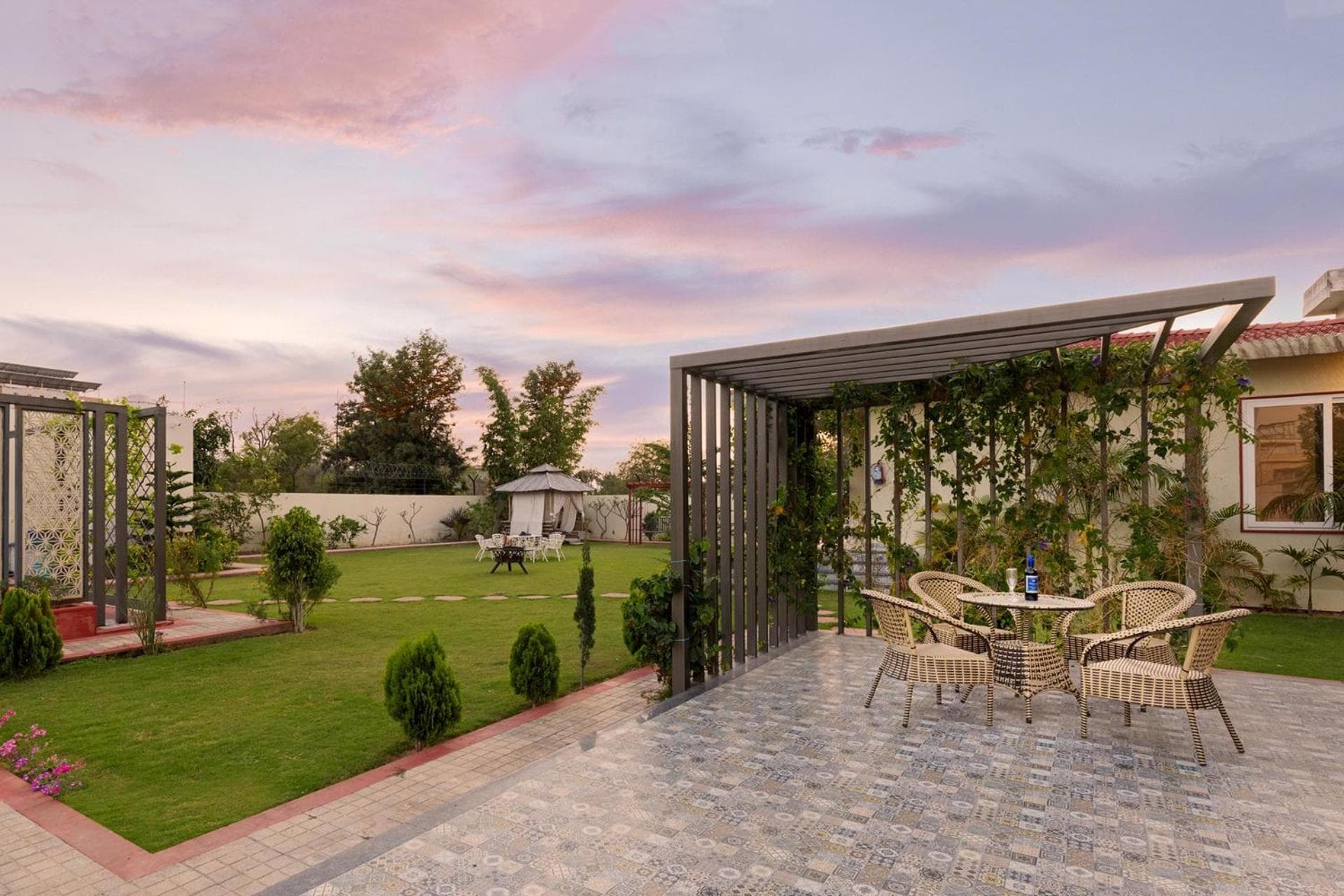 Inaayat Villa by StayVista - Luxe Retreat with Pool & Garden
