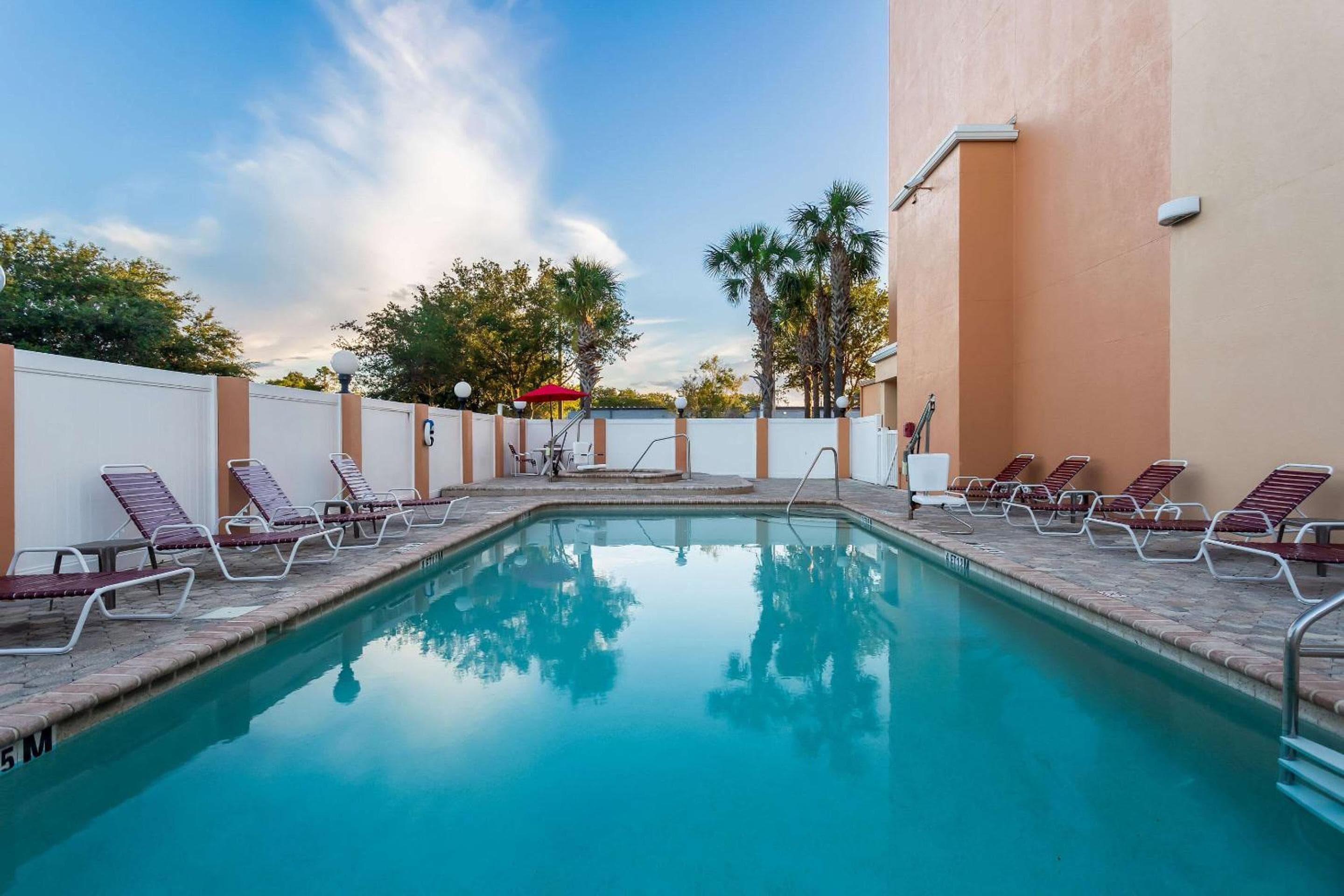 Comfort Suites Tampa Airport North