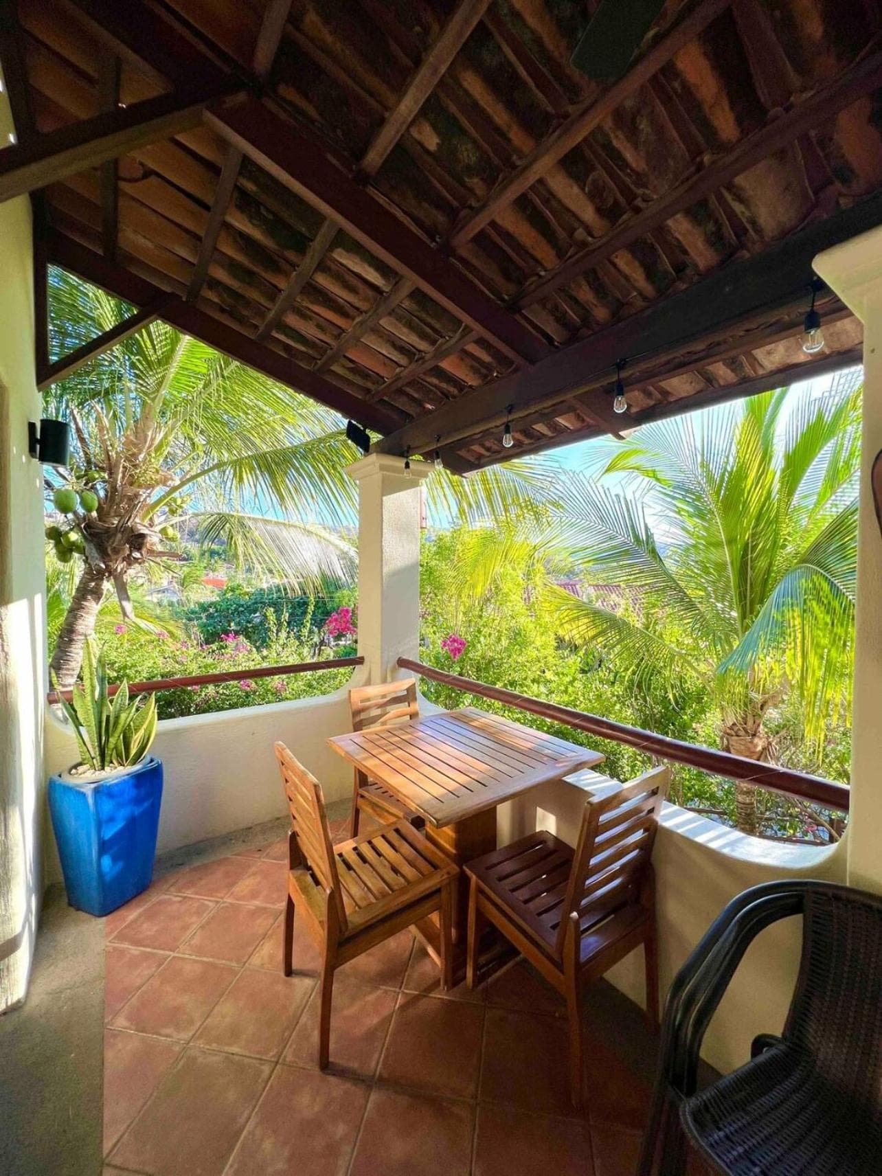 Stylish & Comfortable Condo with Balconies