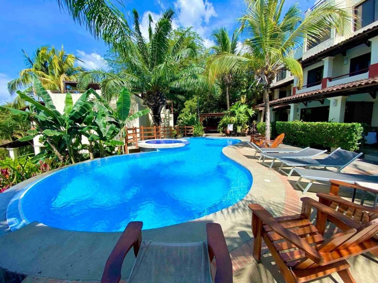 Stylish & Comfortable Condo with Balconies