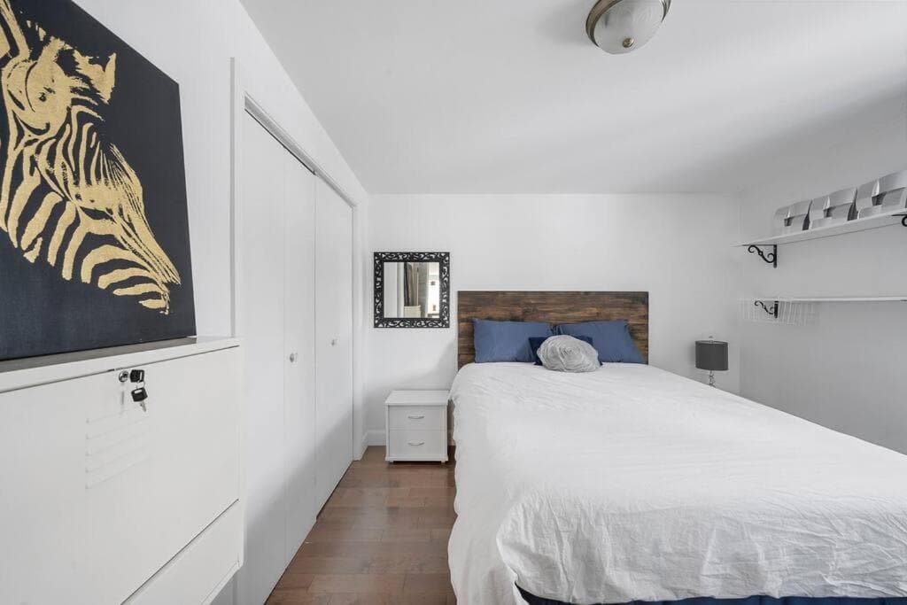Big comfy house! Free parking, Fast Wi-Fi