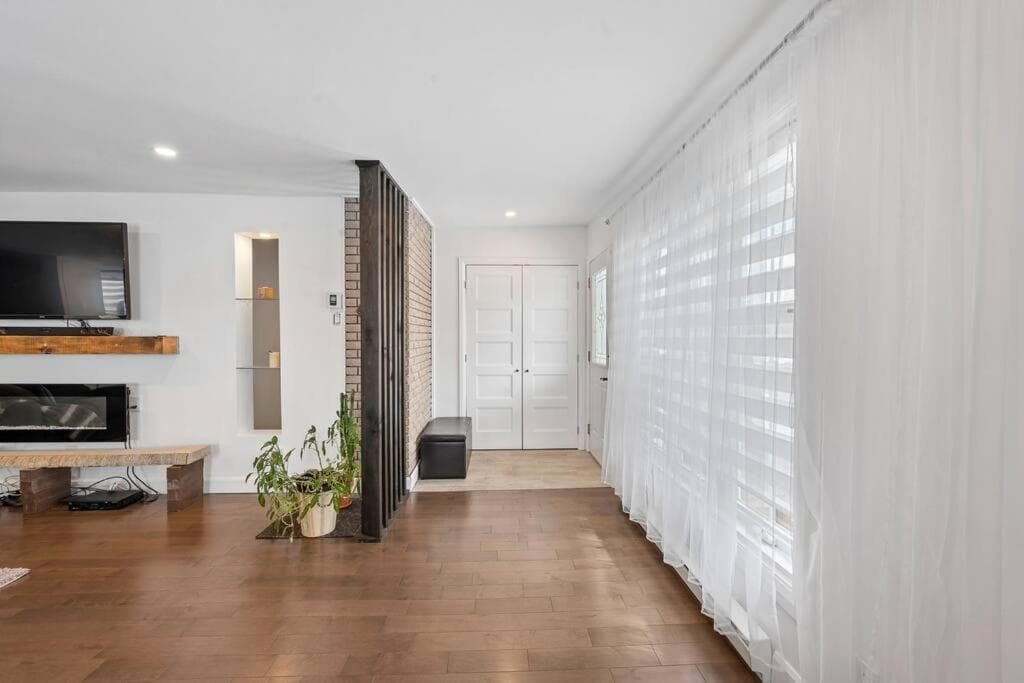 Big comfy house! Free parking, Fast Wi-Fi