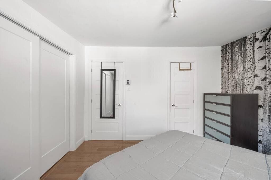 Big comfy house! Free parking, Fast Wi-Fi