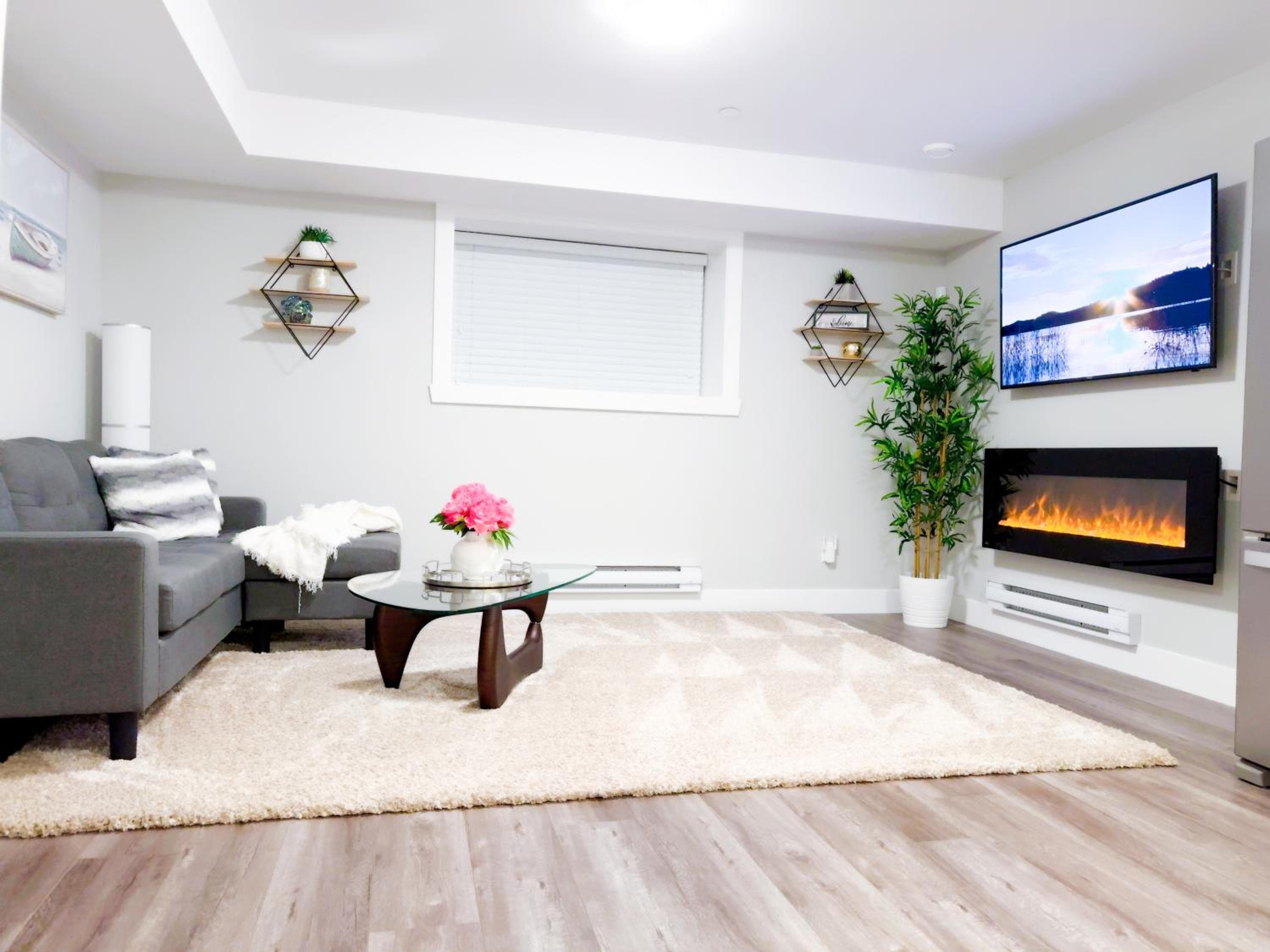 New Modern Guest Suit with Kitchen