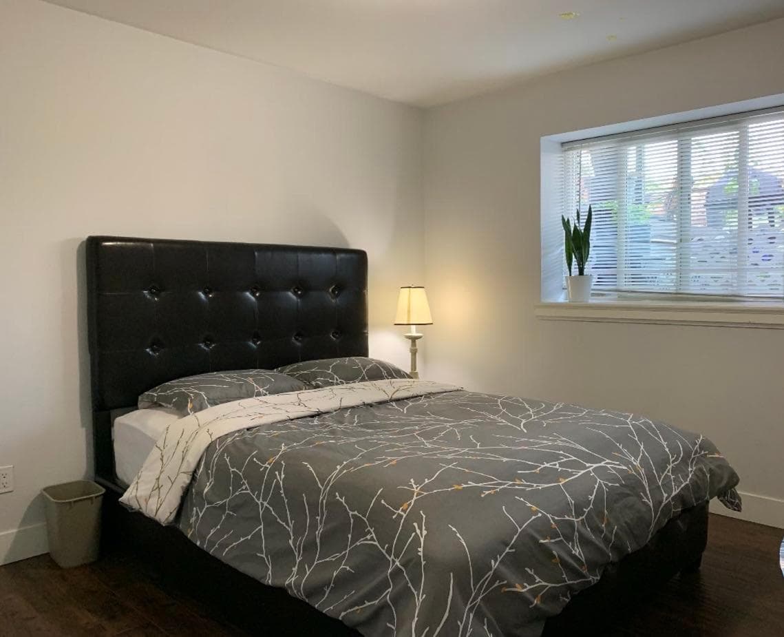 Spacious Burnaby Guest Home