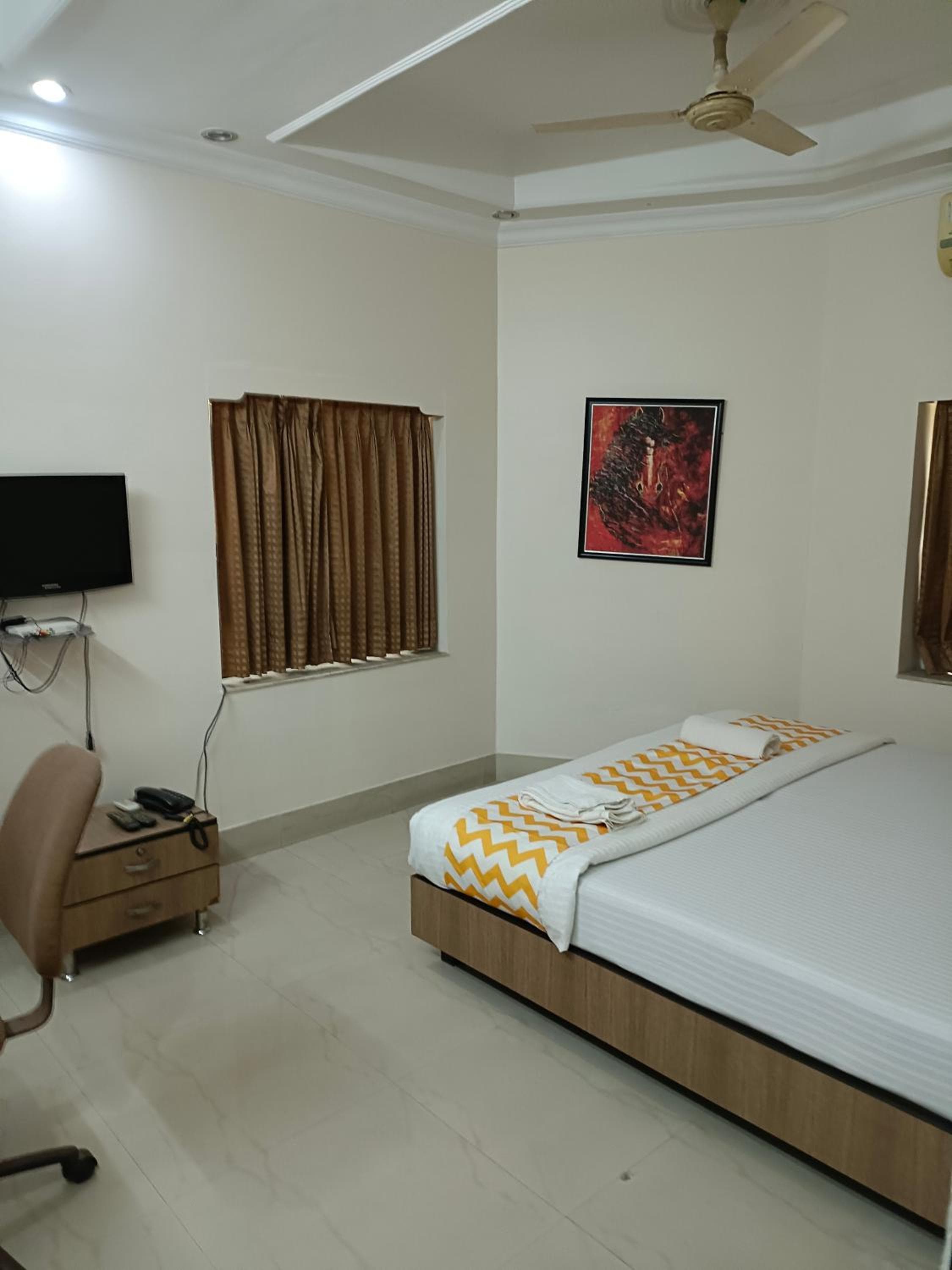 Poulomi hotel & associate