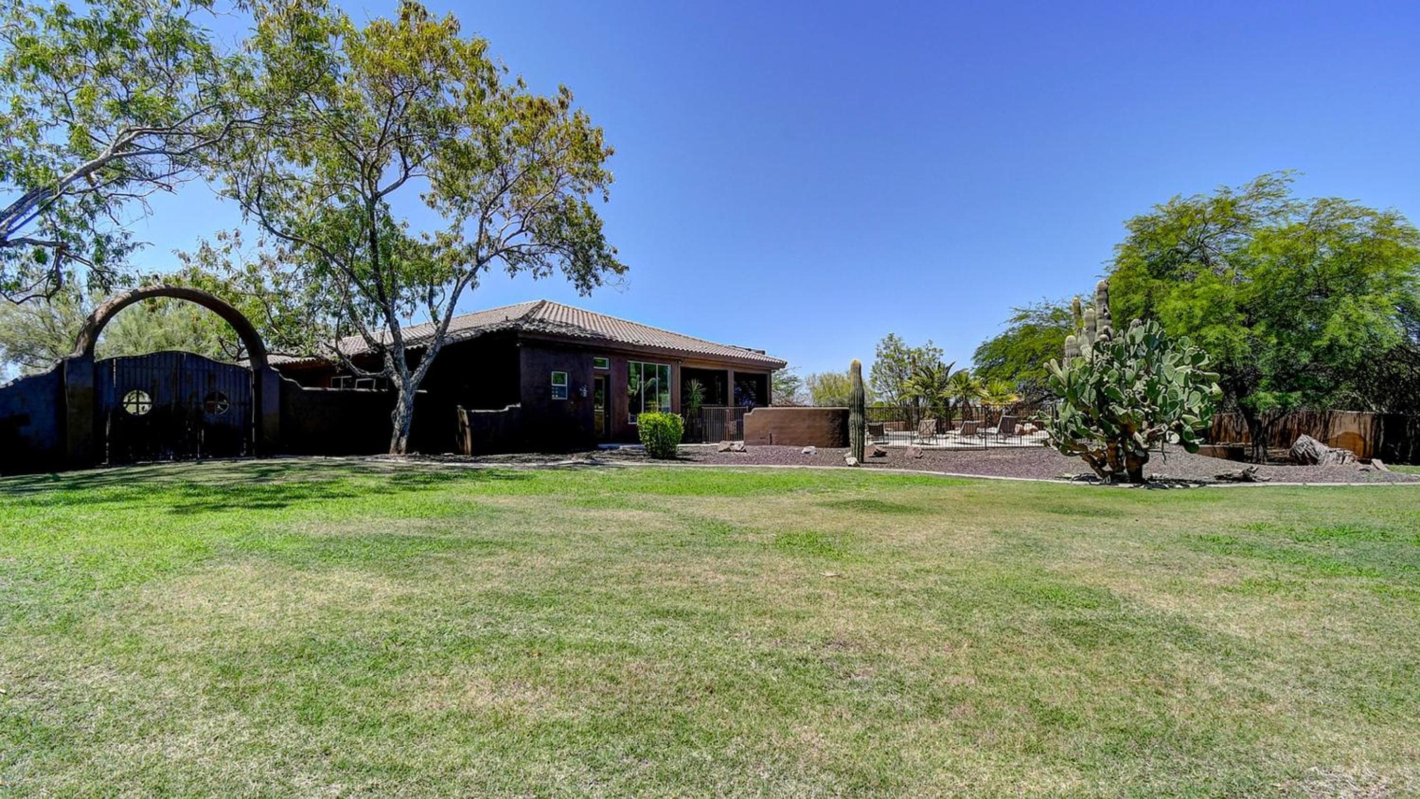 Custom Home 2 ACRES True Indoor-Outdoor Living
