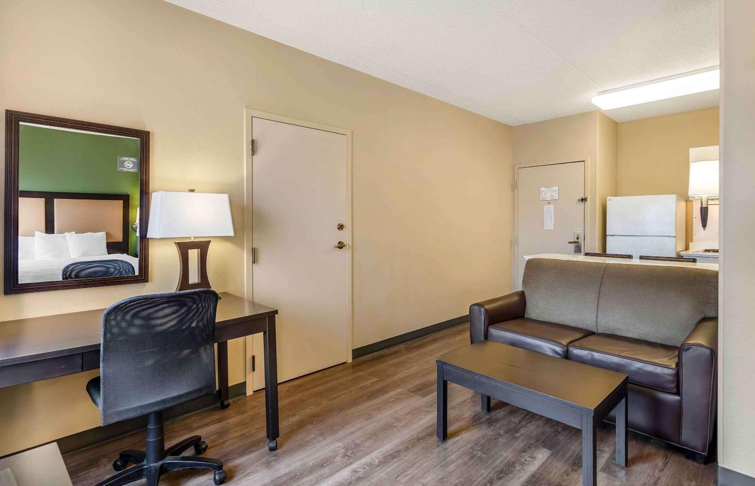 Studio 6 Extended Stay Chicago Vernon Hills Lincolnshire IL